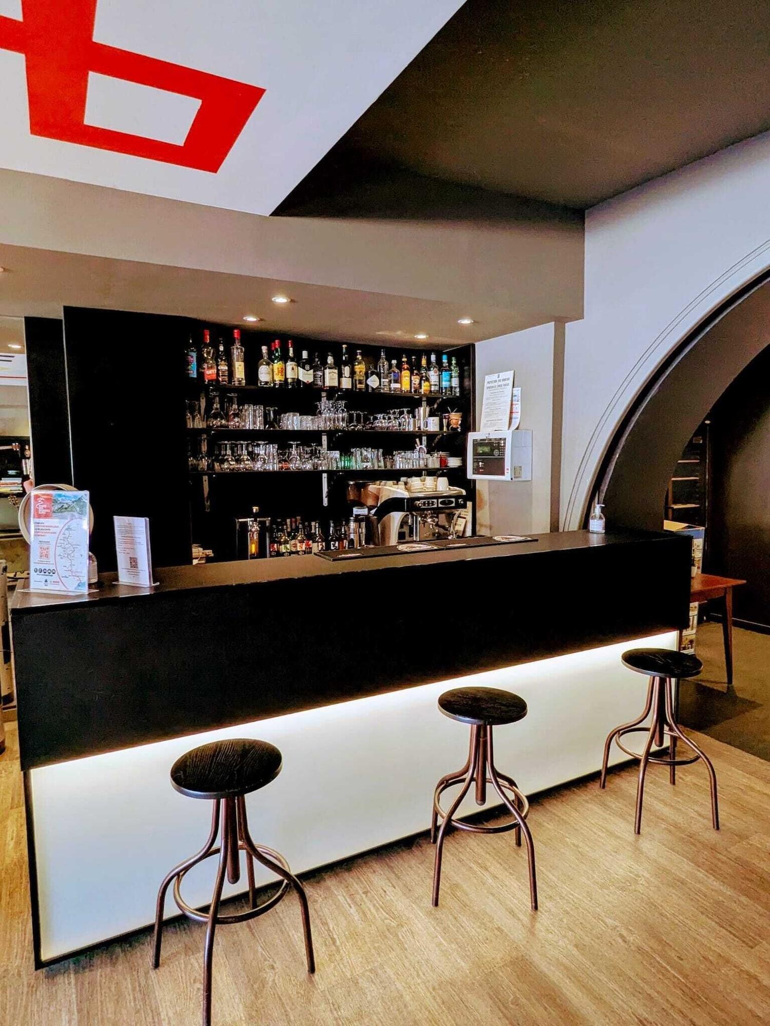 Bar/Salón Le Comte Rouge