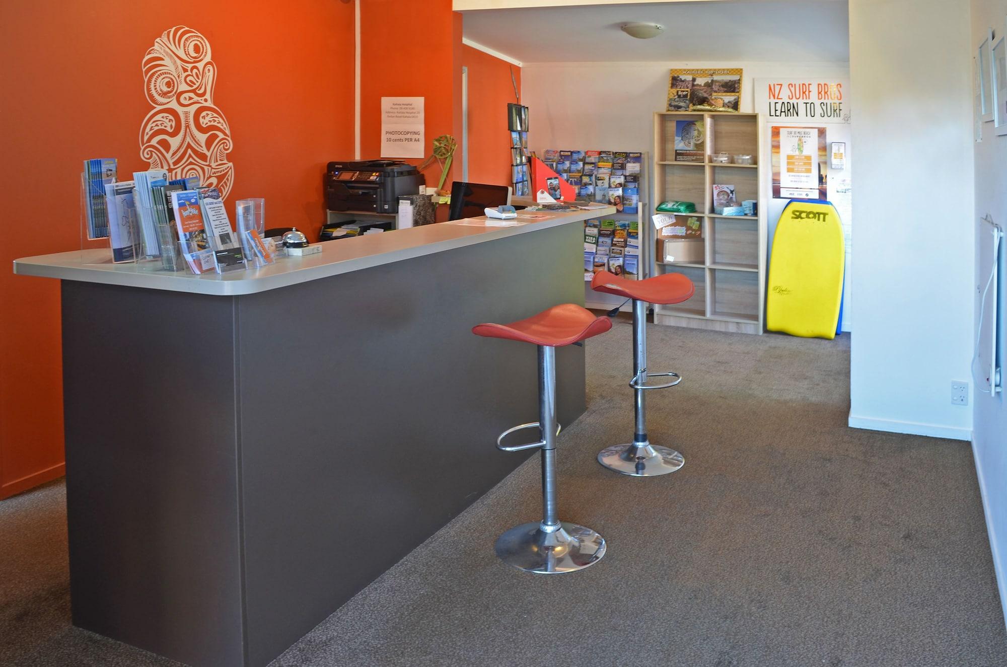 Vista Lobby Beachcomber Lodge & Backpacker