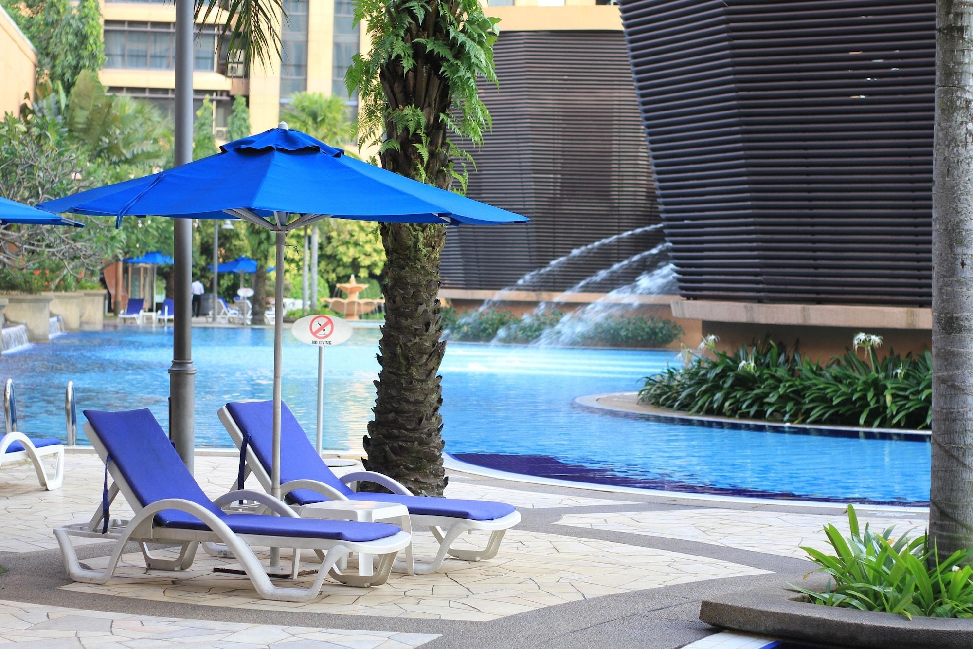 Vista Piscina Queens Service Suite at Times Square