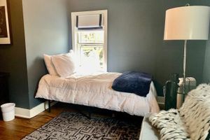 Alquiler Vacacional - Charming Hydrangea Cottage in Sewickley Village 4bd/1.5 b - 20 min to Pittsburgh