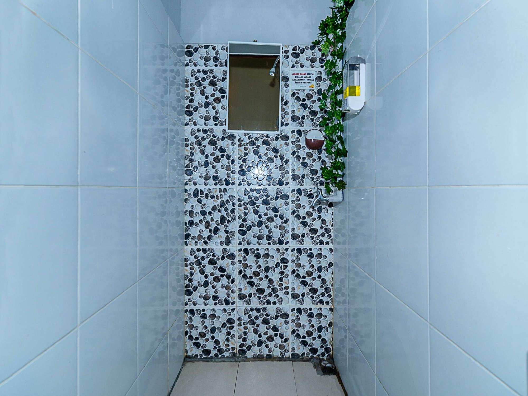 Equipamiento de Habitación SPOT ON 90042 One Plaza Eco Hotel