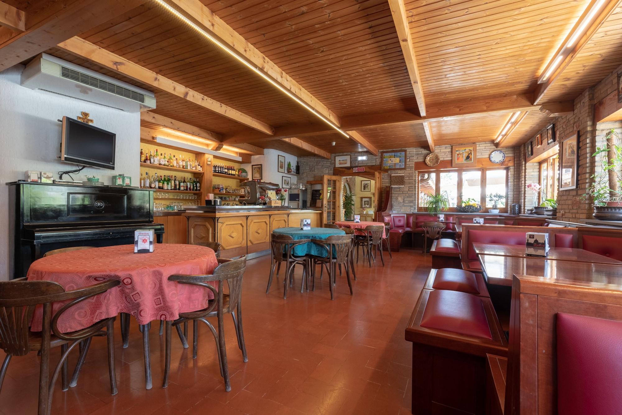 Bar/Salón Hotel Villa Elda