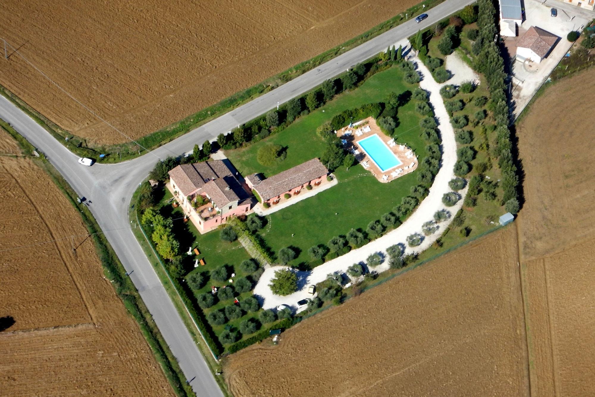 Varios Casale Le Selvette