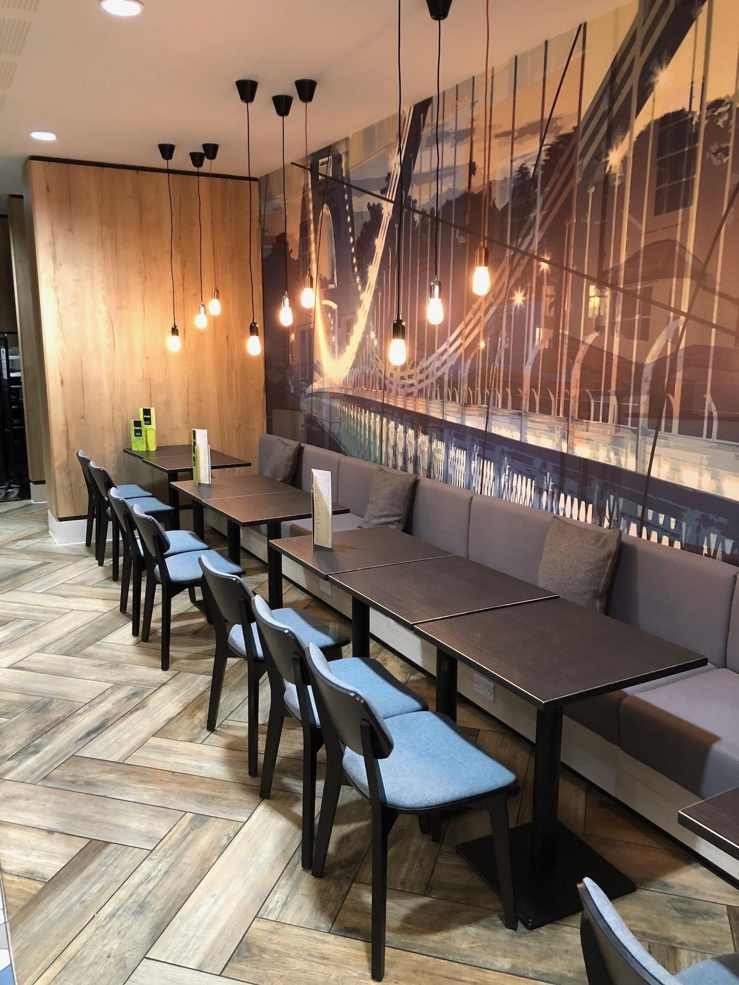 Bar/Salón Hampton by Hilton Bristol Airport