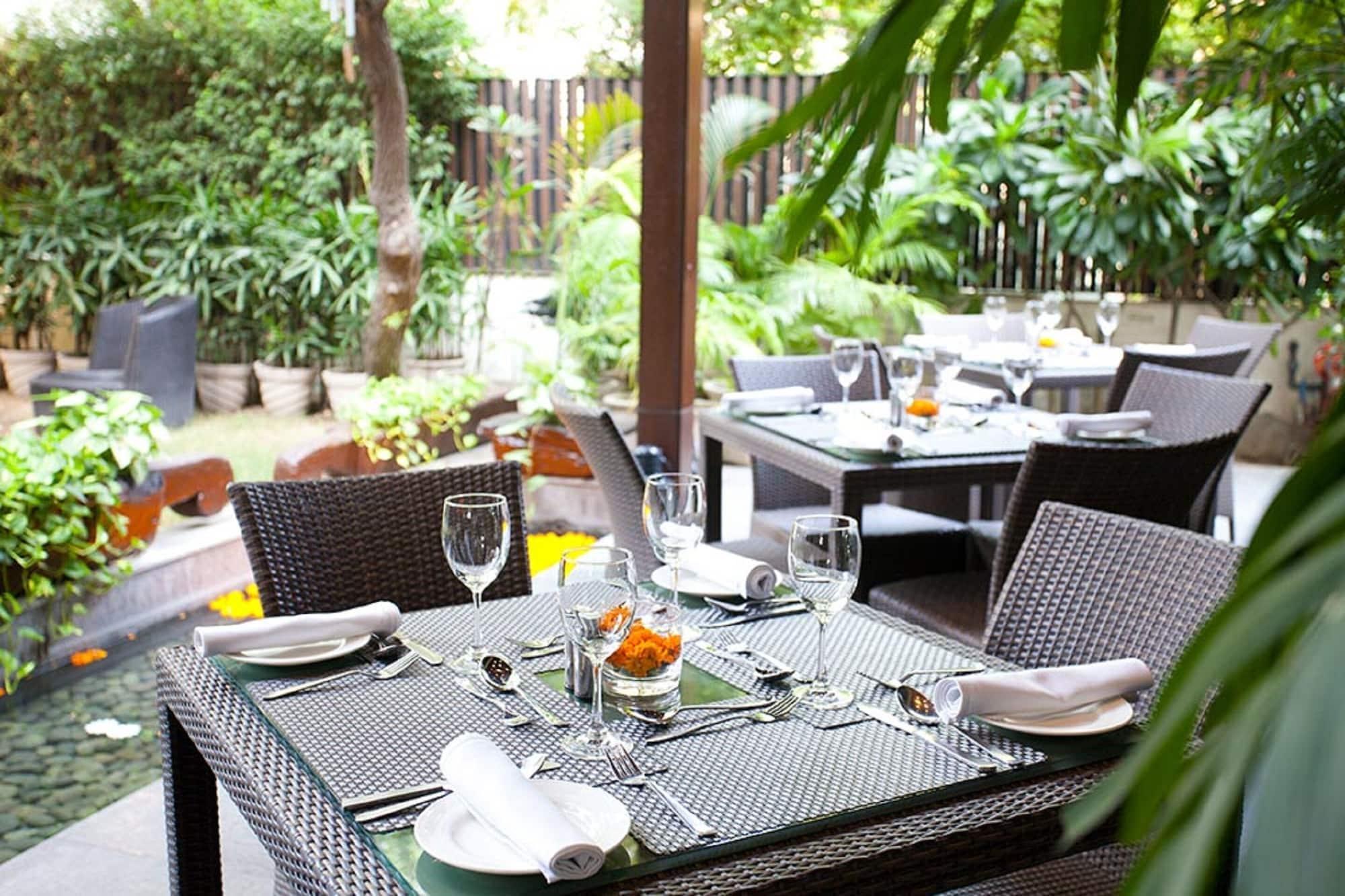 Restaurant Udman Panchshila Park by Ferns N Petals