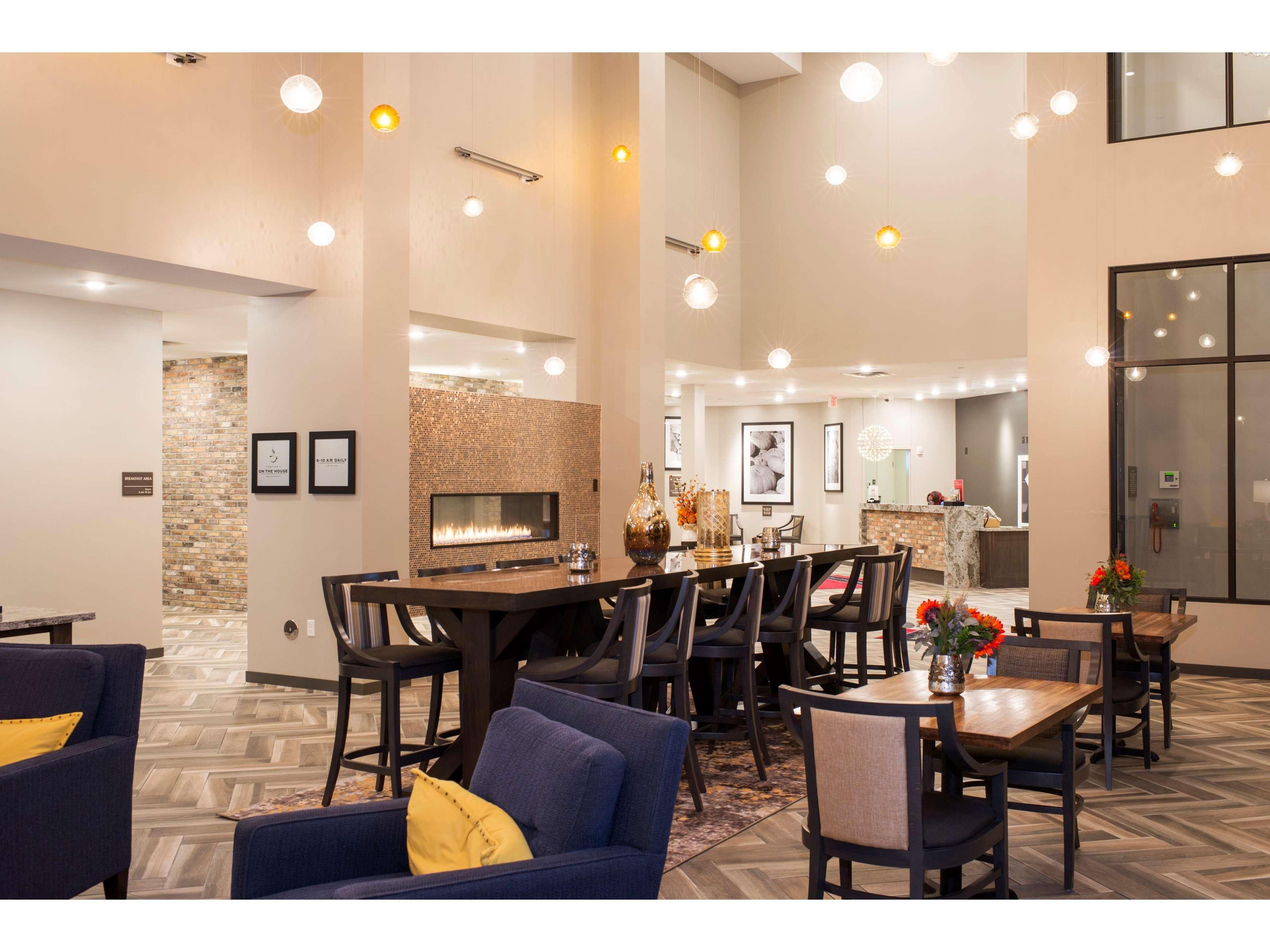 Vista Lobby Hampton Inn & Suites Minneapolis University Area