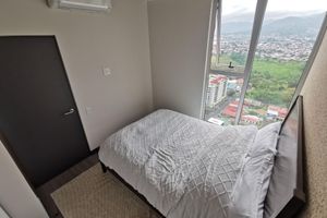 Alquiler Vacacional - Skyline Retreat Top Floor 1BR Apartment with Mountain Views