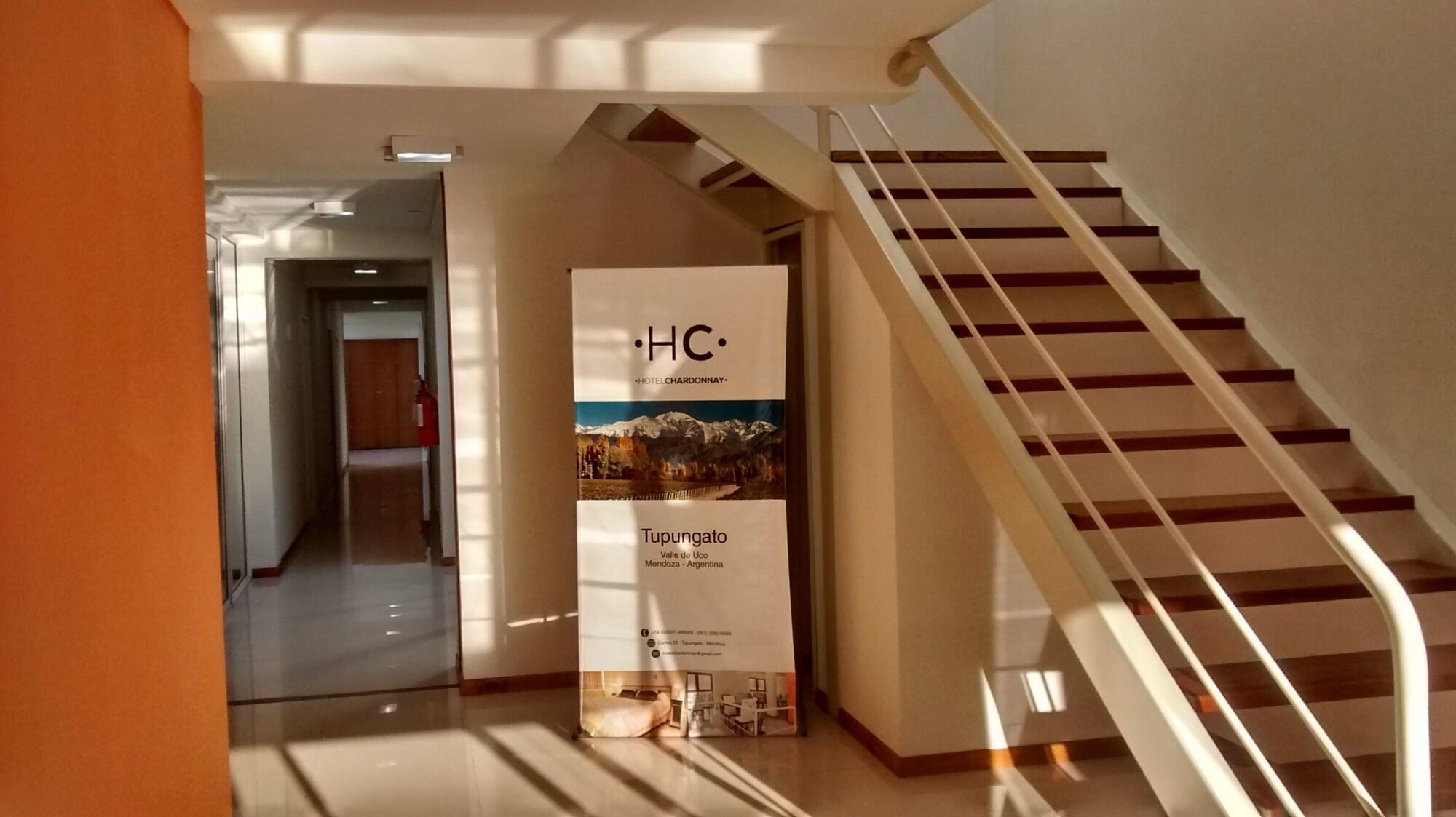 Varios Hotel Chardonnay