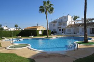 Alquiler Vacacional - Stunning bungalow, roof terrace, close to golf courses, bars/restaurants.