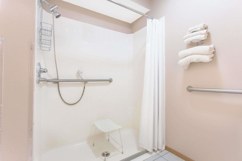 Equipamiento de Habitación Super 8 By Wyndham Austin Mn