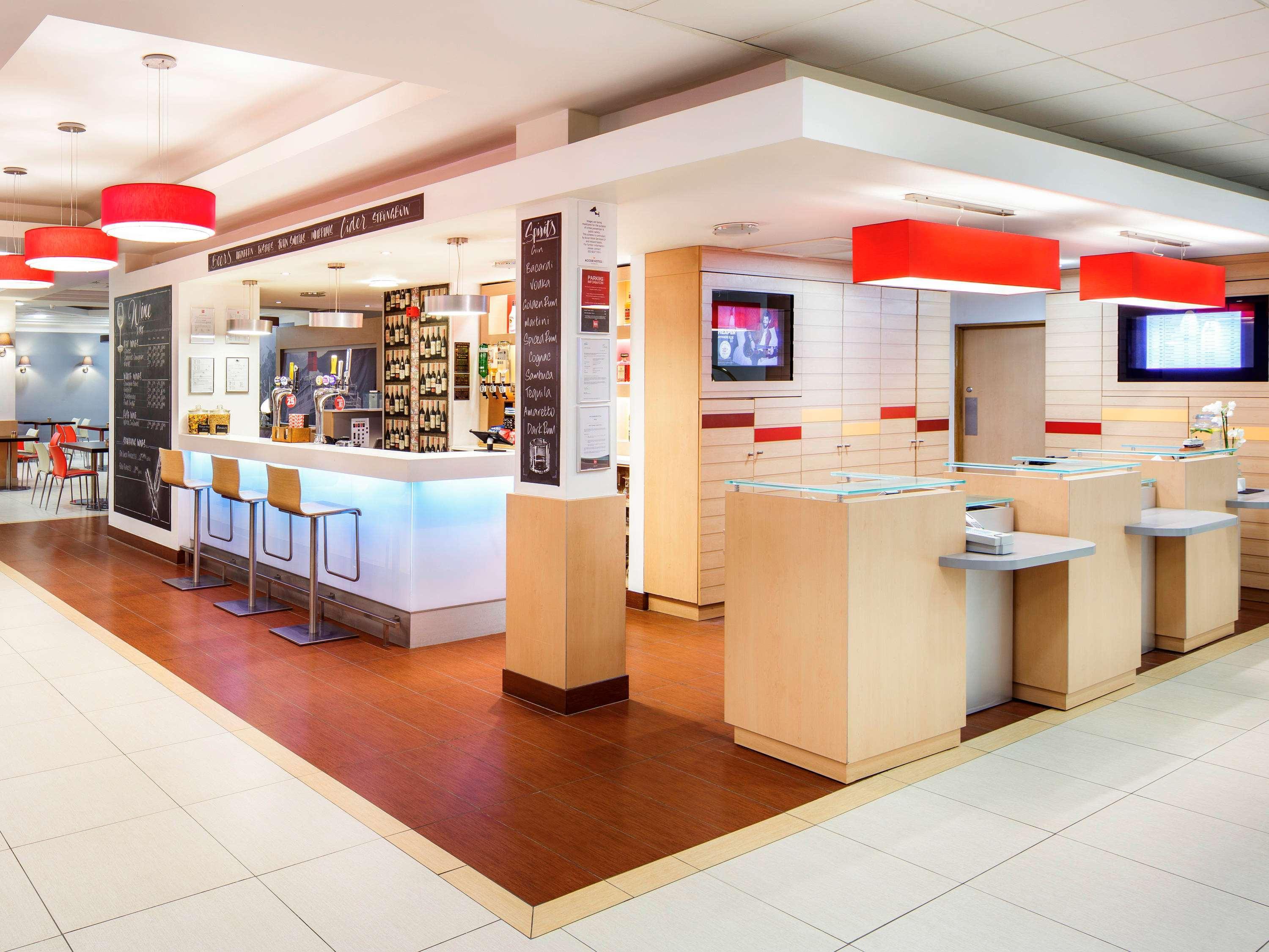 Vista Lobby ibis Southampton Centre