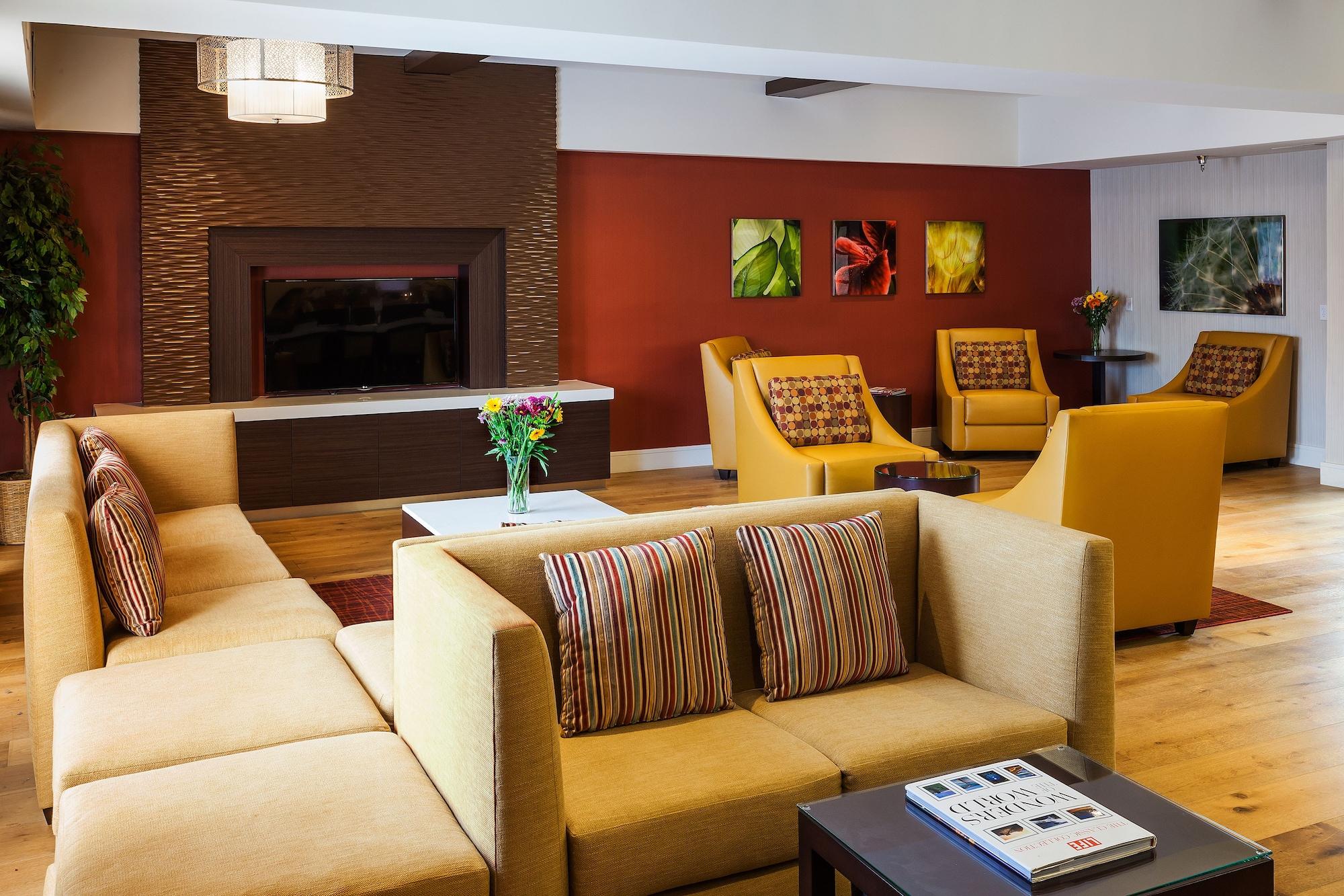 Vista Lobby Holiday Inn Express Simi Valley by IHG