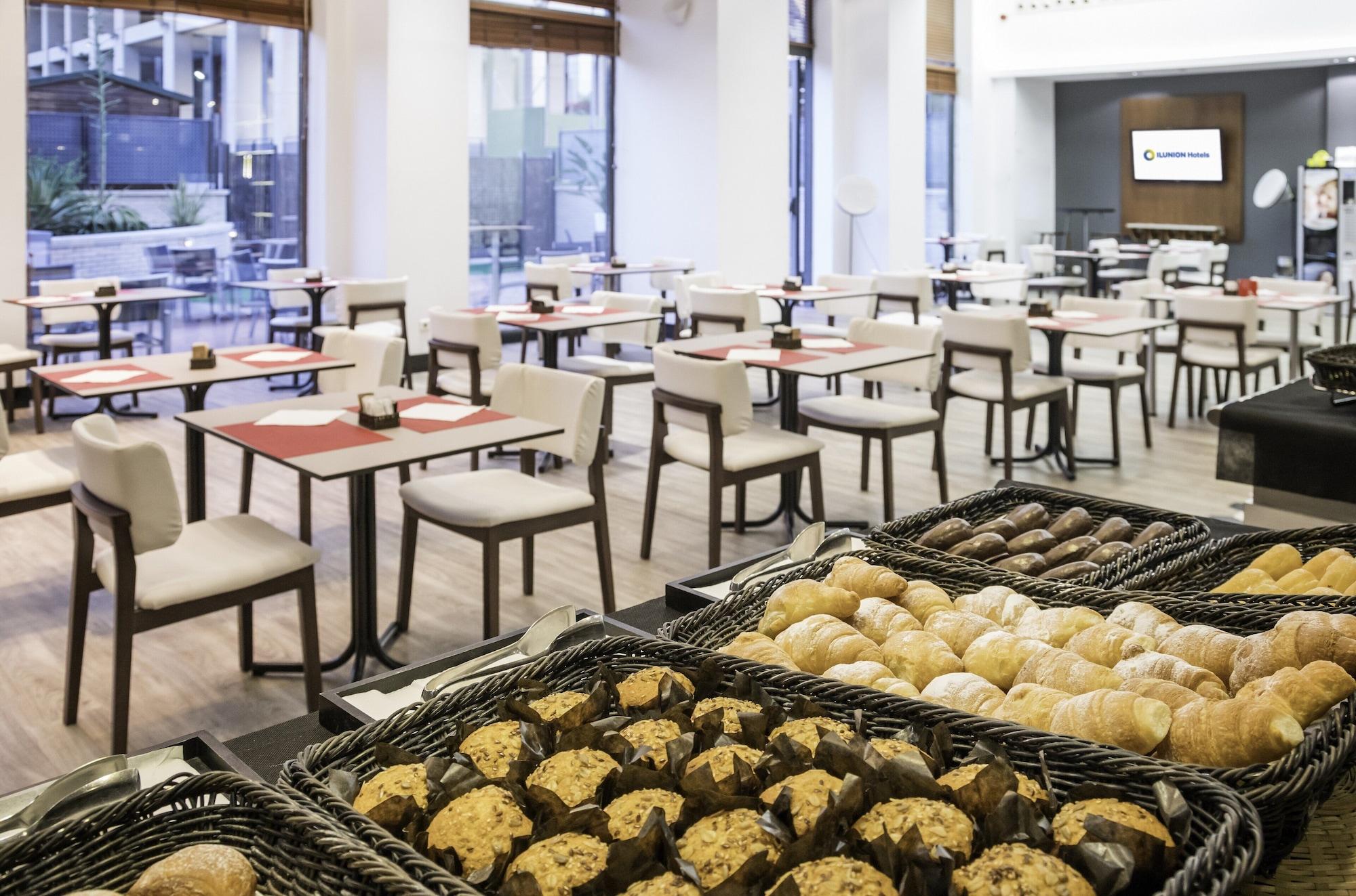 Restaurant Hotel ILUNION Valencia 3