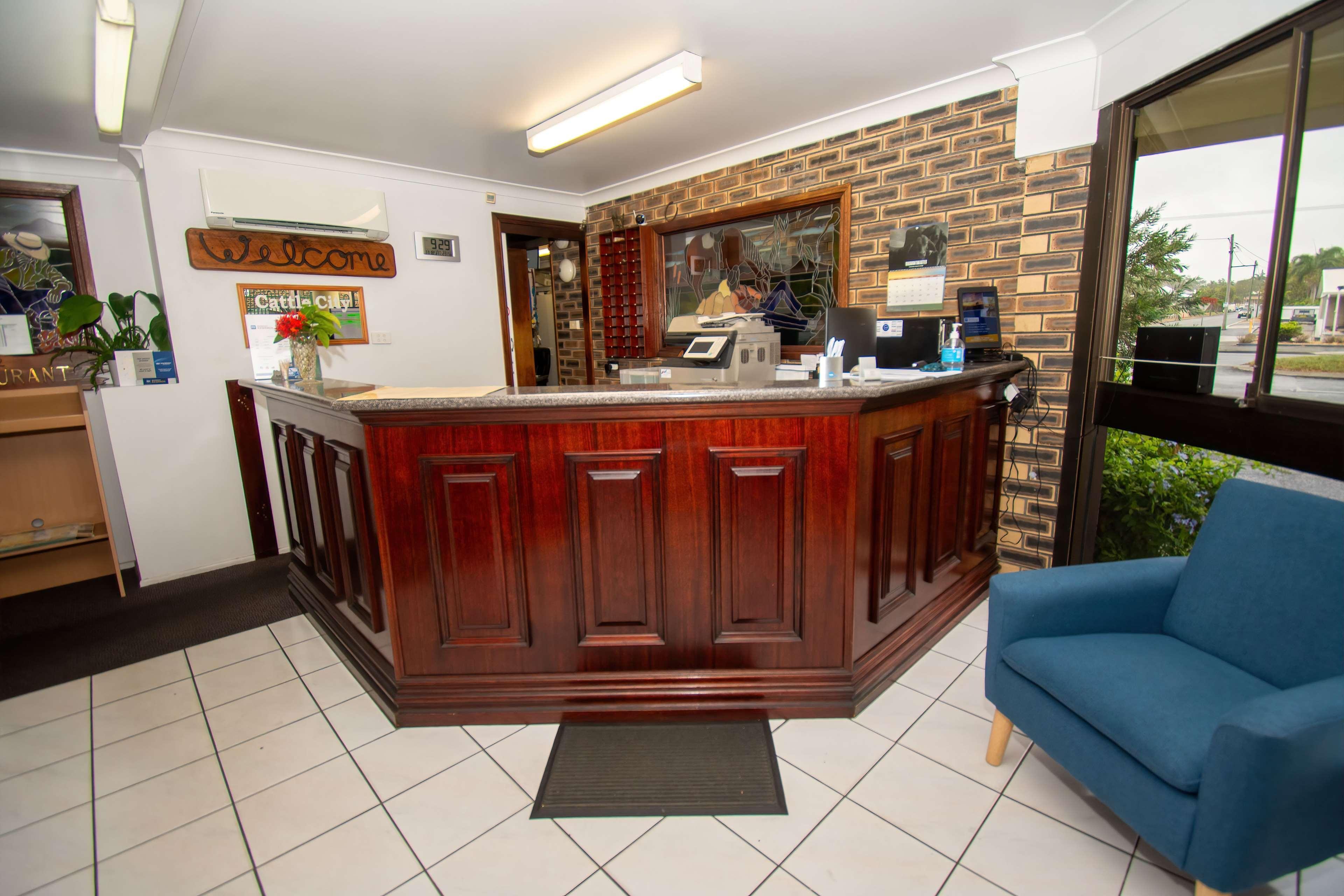 Vista Lobby Best Western Cattle City Motor Inn