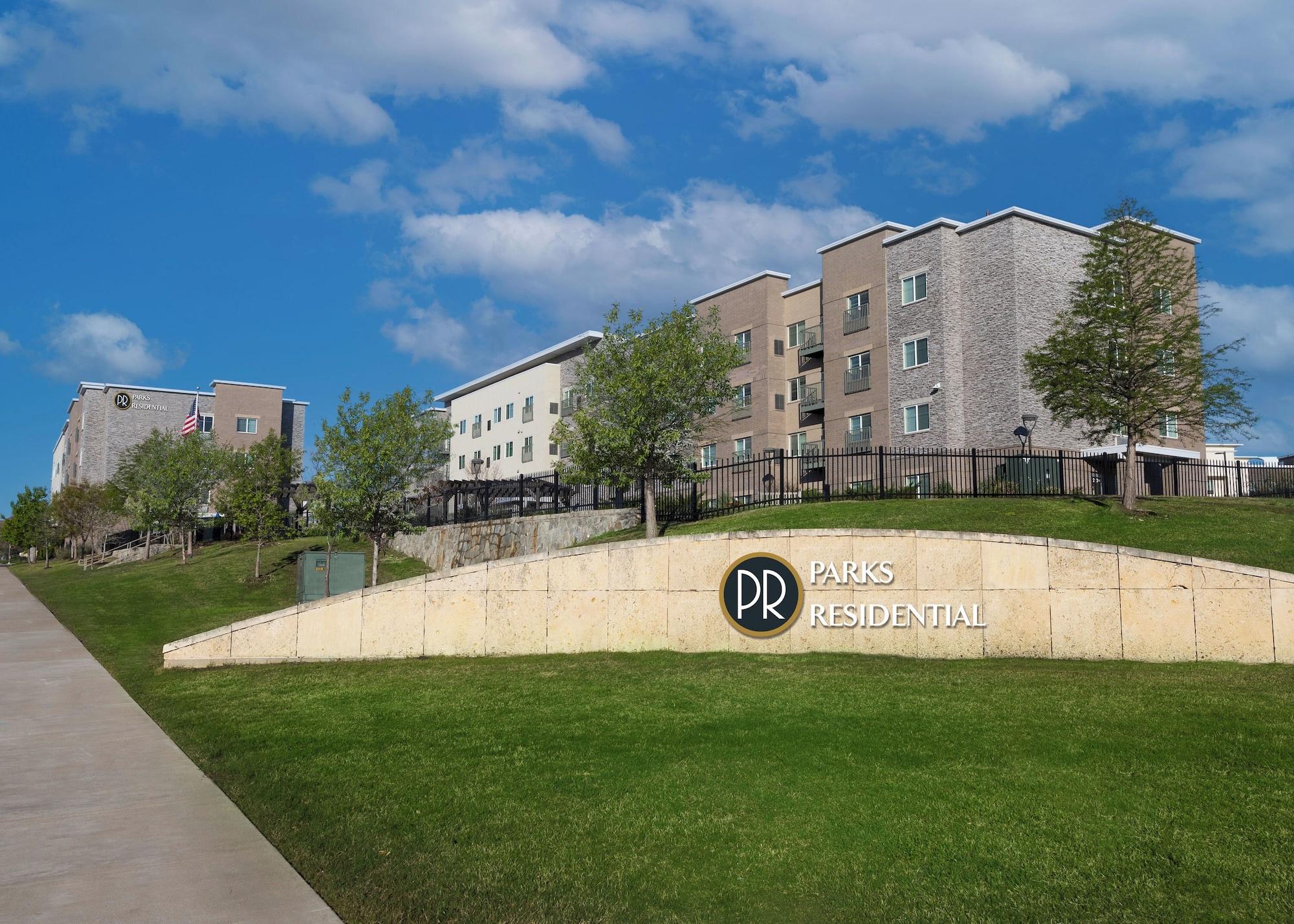 Vista Exterior Parks Residential -Richardson