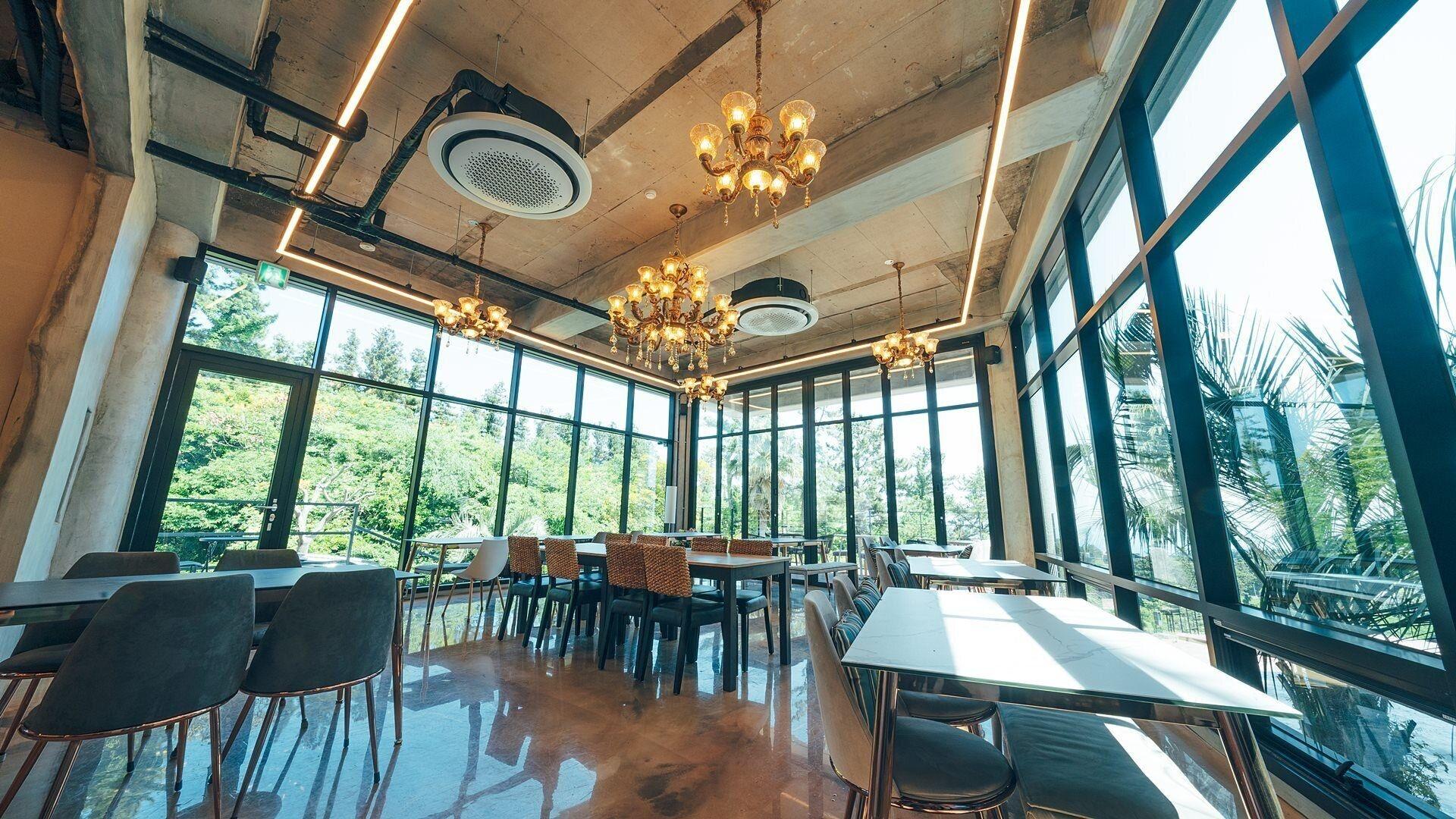 Restaurant J View Hotel