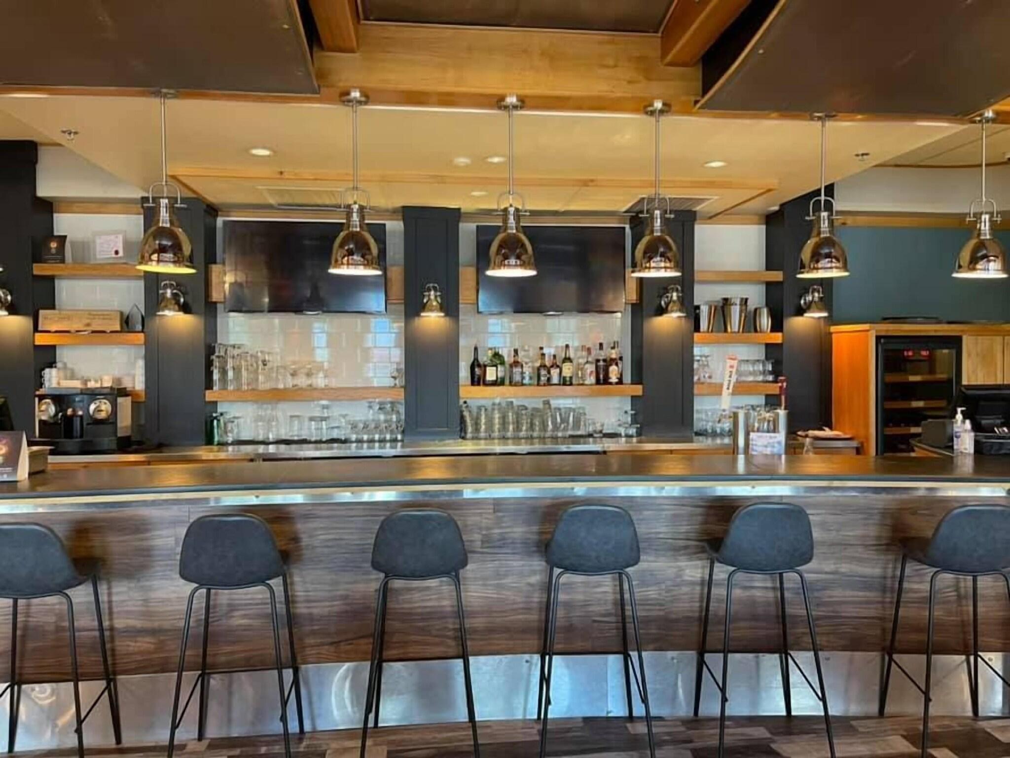 Bar/Salón Prestige Hudson Bay Lodge & Conference Centre