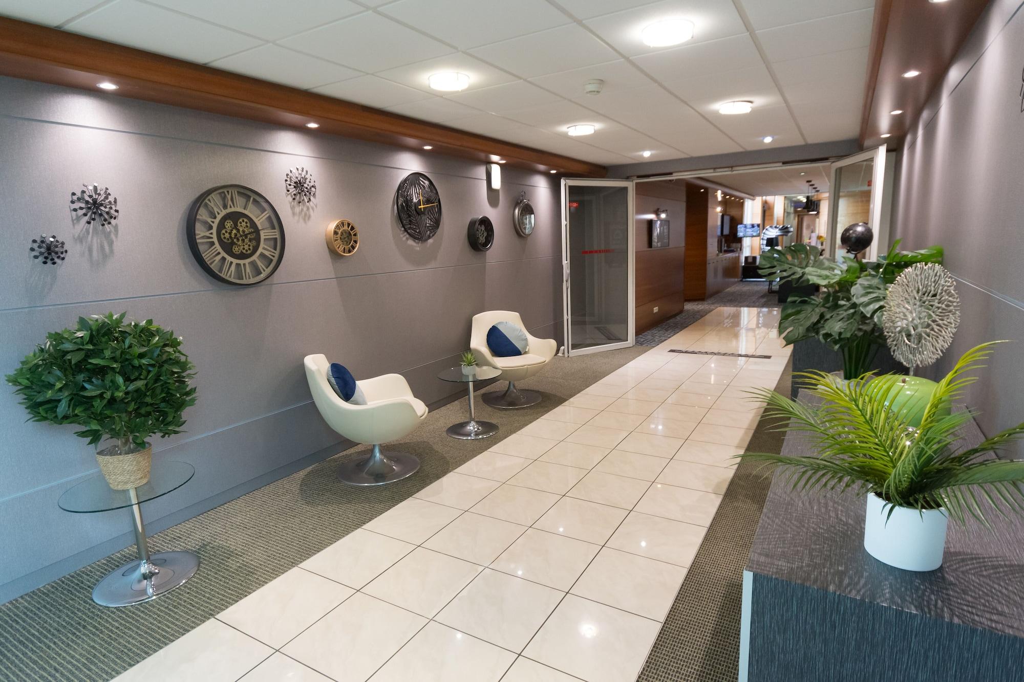 Vista Lobby Novotel Chartres