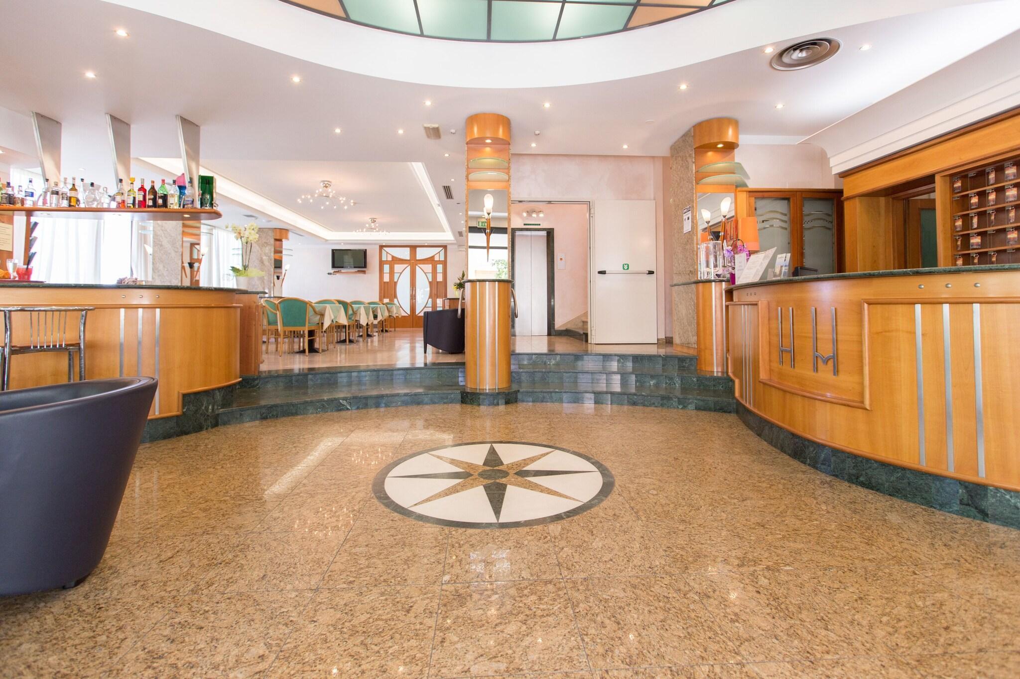Vista Lobby Hotel Metropole