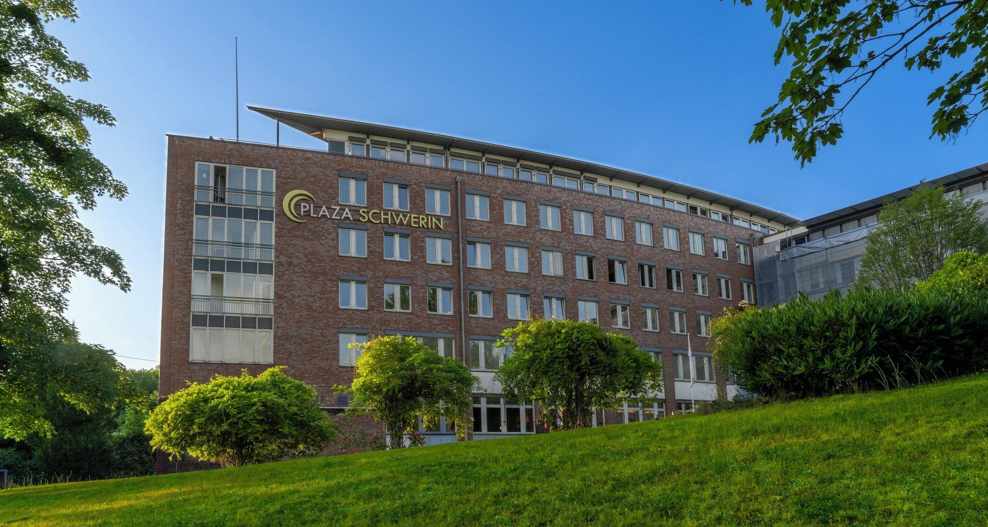 Vista Exterior PLAZA Premium Schwerin; Sure Hotel Collection by Best Western