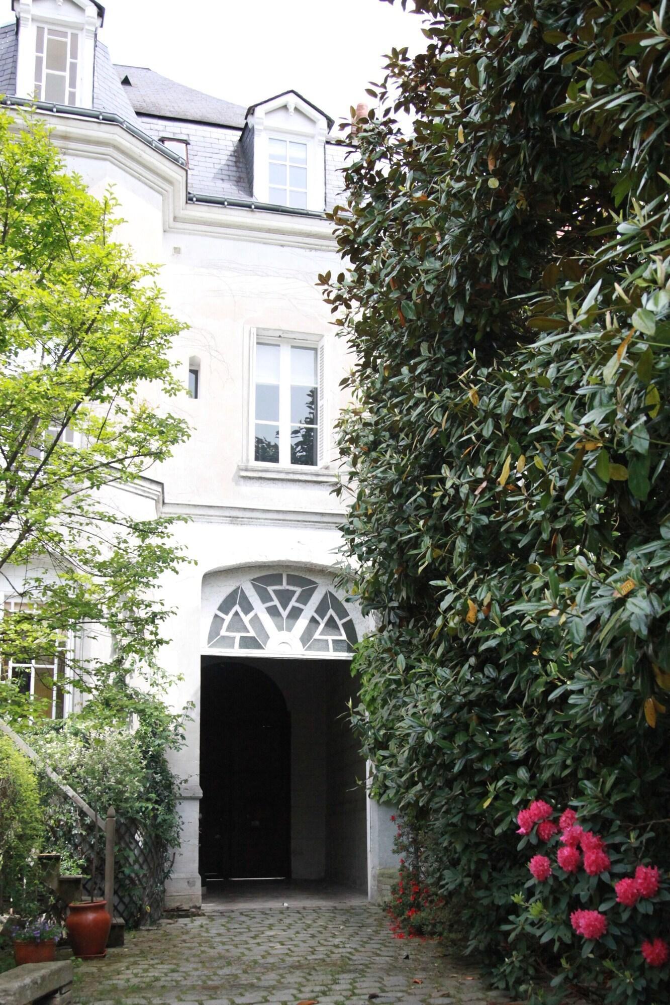 Varios La Maison Jules