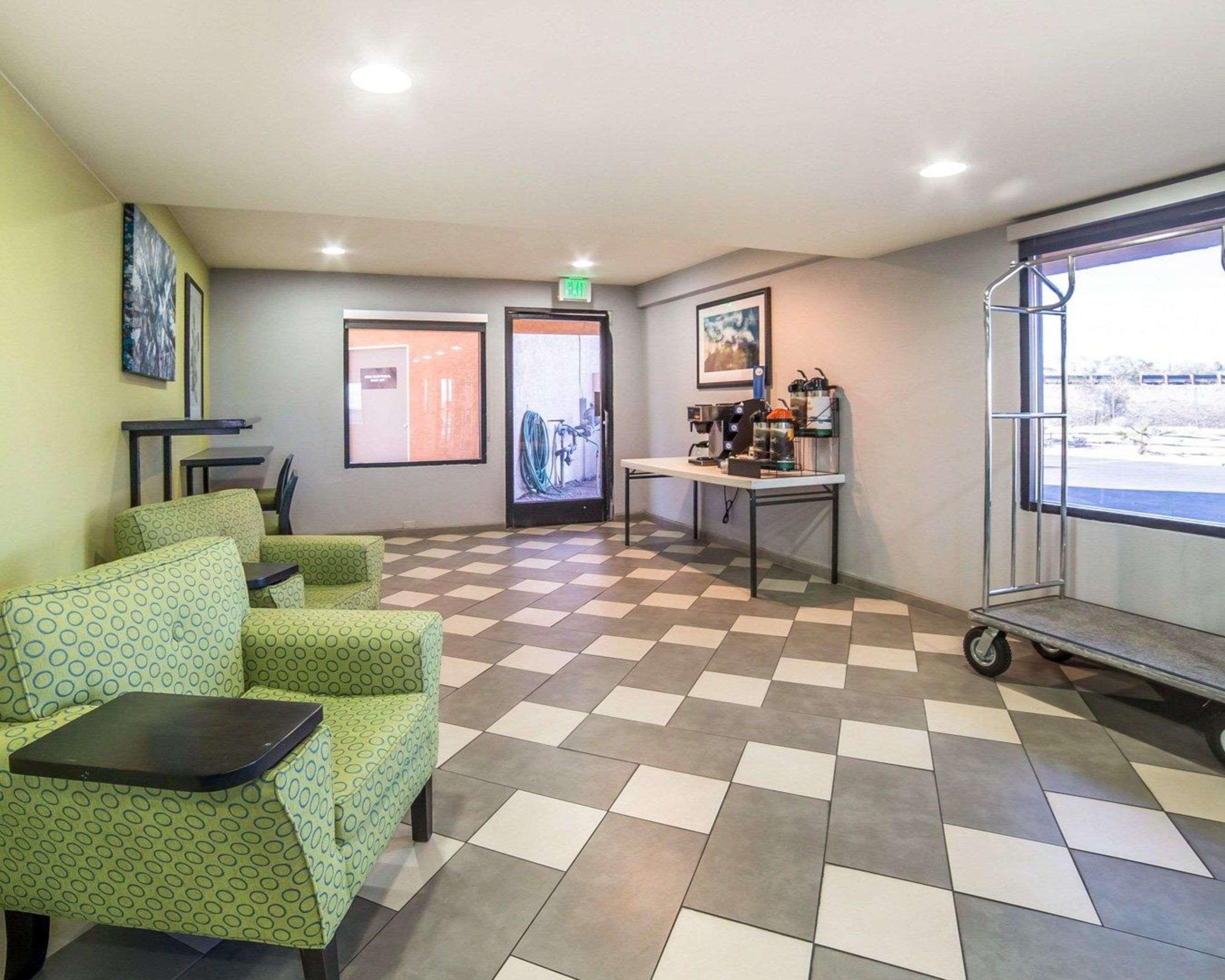 Vista Lobby Quality Inn Needles