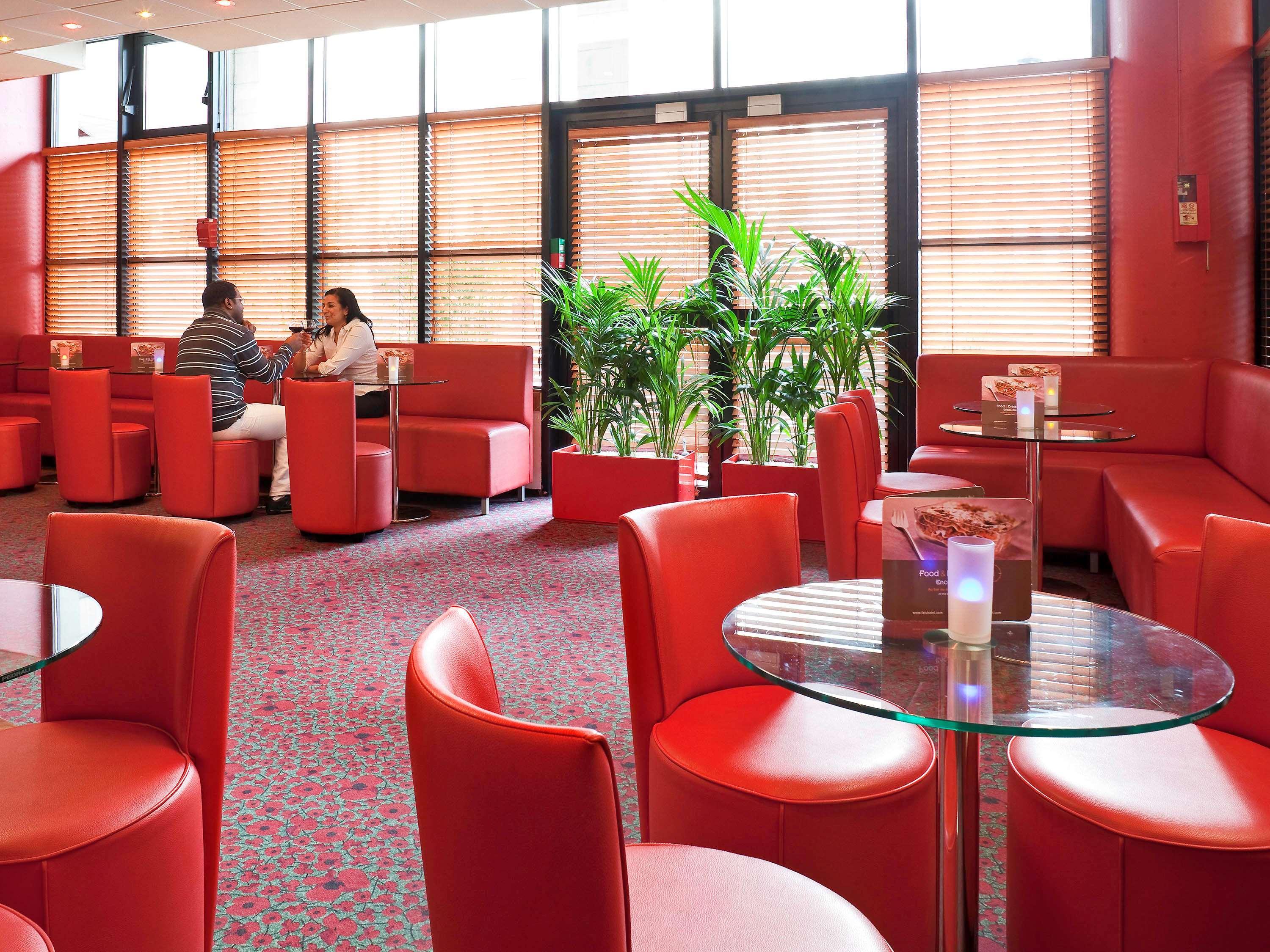 Bar/Salón ibis Paris Pantin Eglise