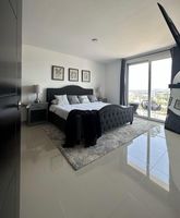 Alquiler Vacacional - New modern 2 bed 2 bath condo steps away from the beach with rooftop pool deck!
