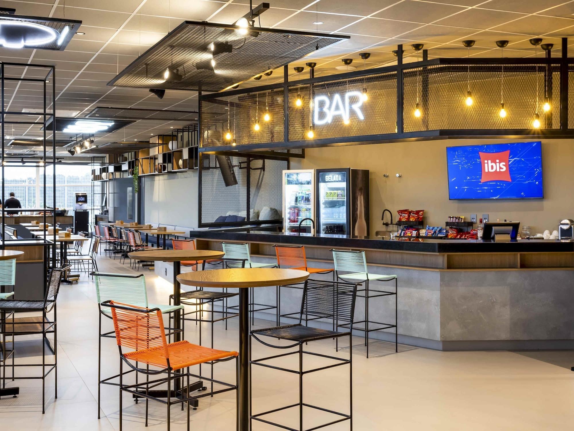 Bar/Salón Ibis Aruja