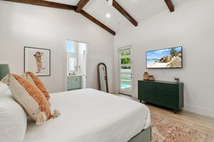 Alquiler Vacacional - NEW! Luxe Escape w/ Pool & Spa - Close to Beach