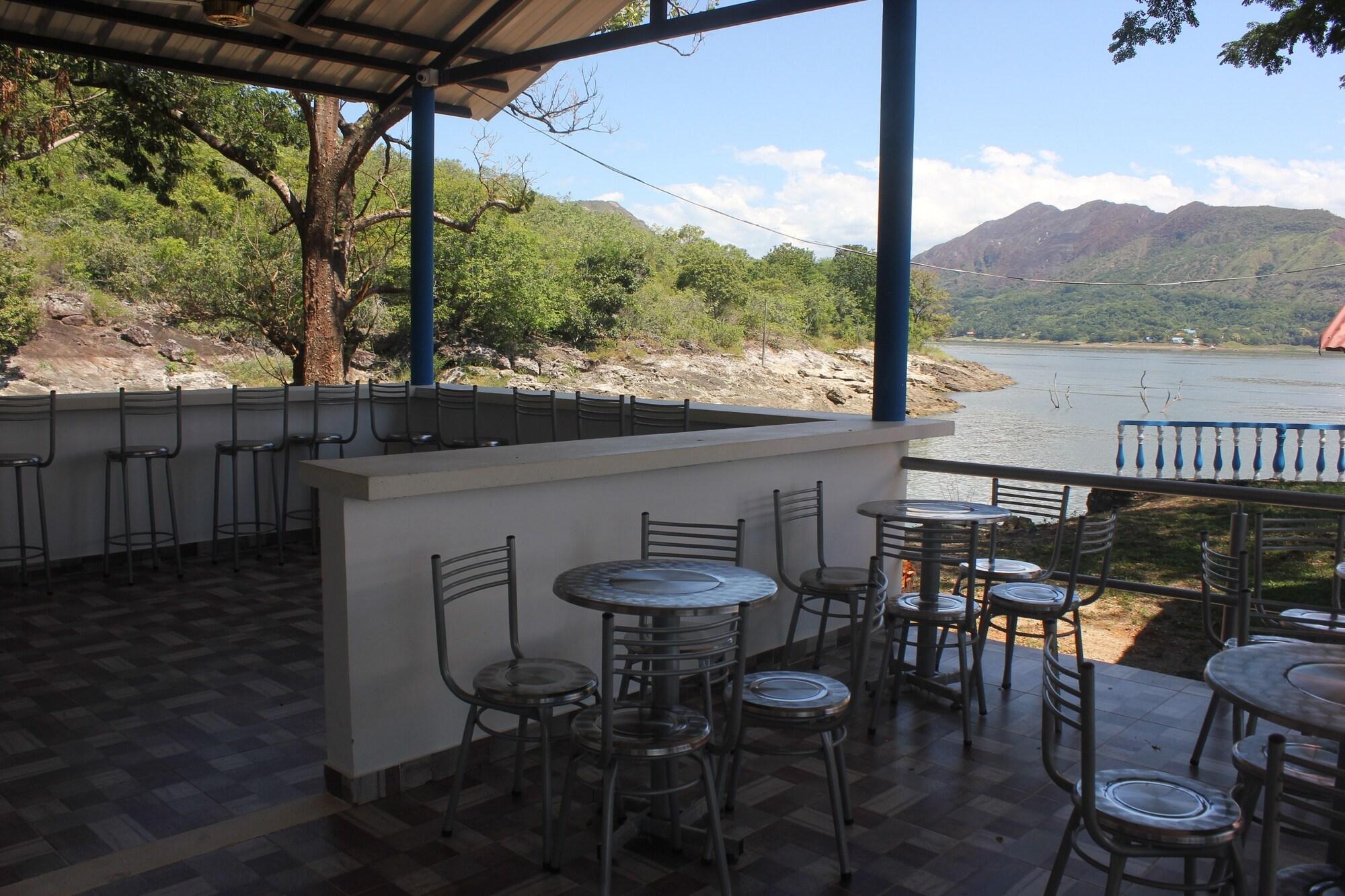 Bar/Salón Marineros Club Nautico