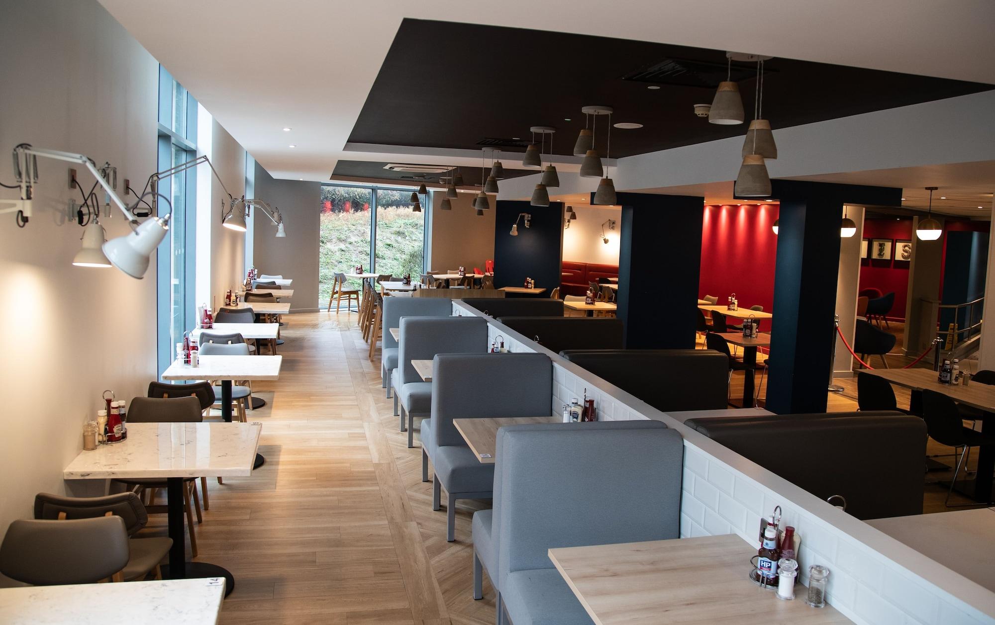 Restaurant Holiday Inn Express London Stansted Airport by IHG