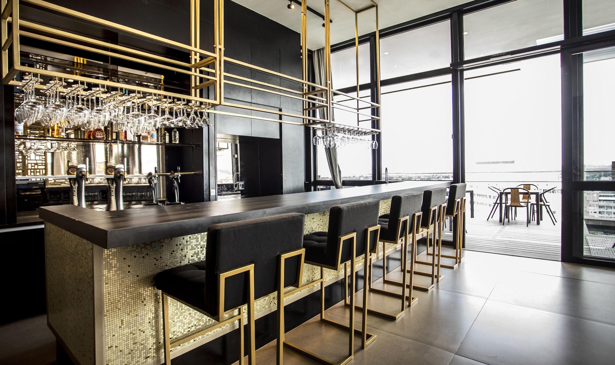Bar/Salón Avani Windhoek Hotel & Casino