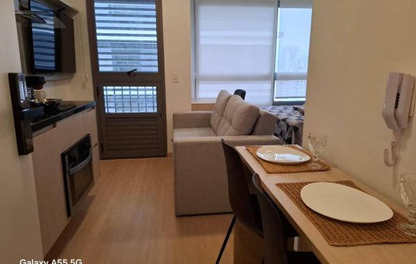 Studio mobiliado próximo ao metrô Fradique Coutinho