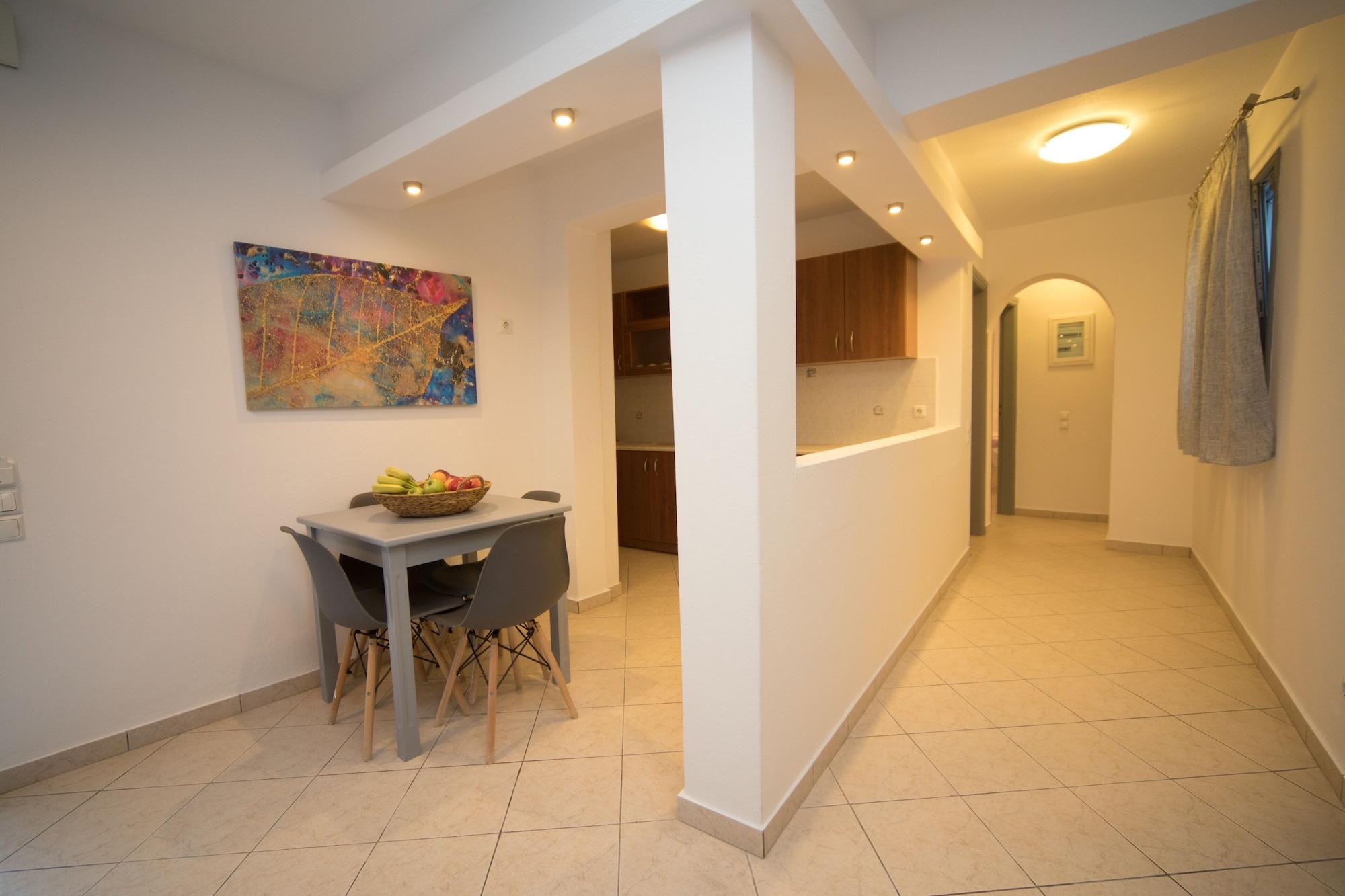 Varios Markakis Studios Fira