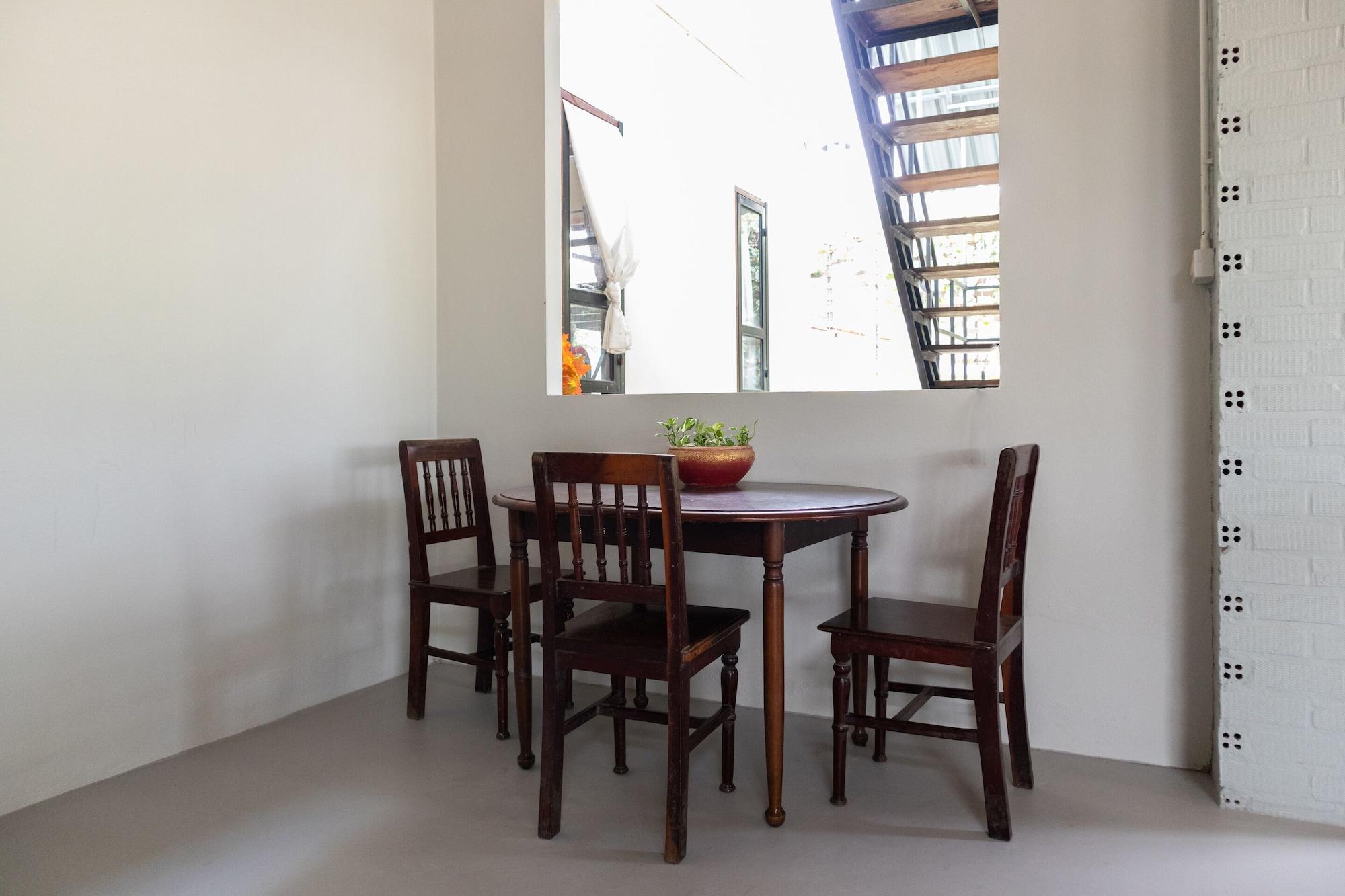 Restaurant OYO 674 Greenery Home