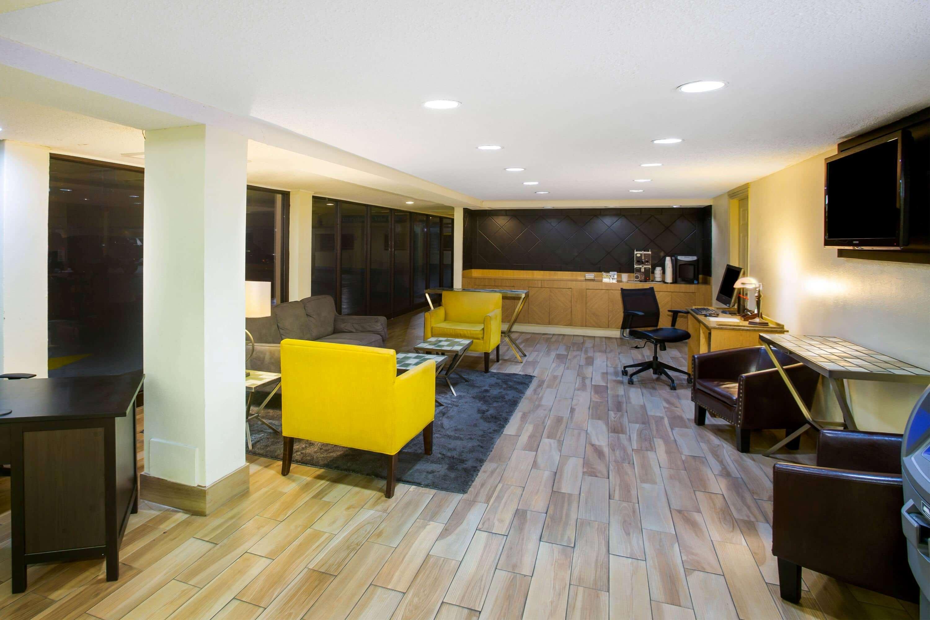 Vista Lobby La Quinta Inn by Wyndham Austin Capitol / Downtown