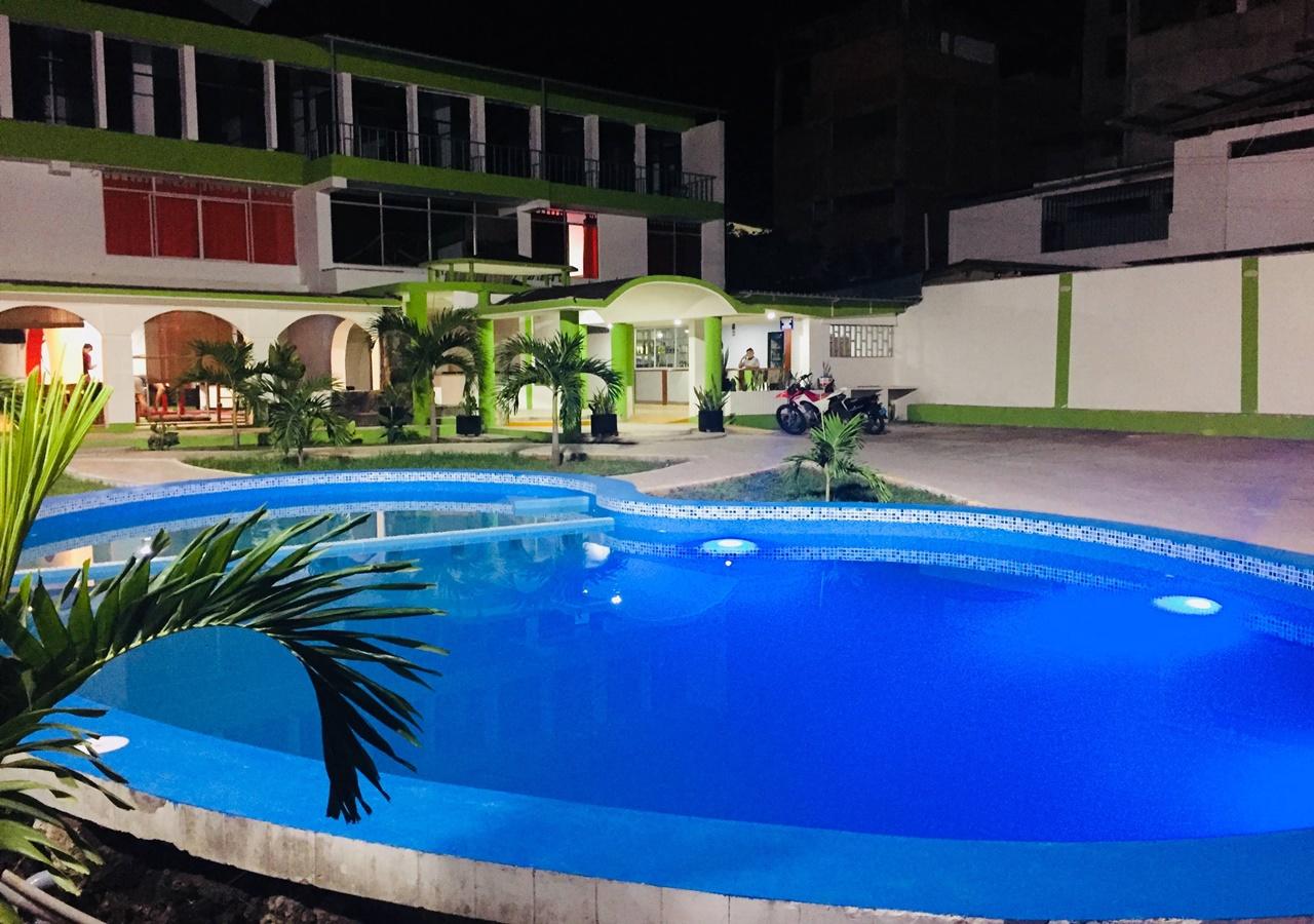 Vista Exterior Hostal Tropical