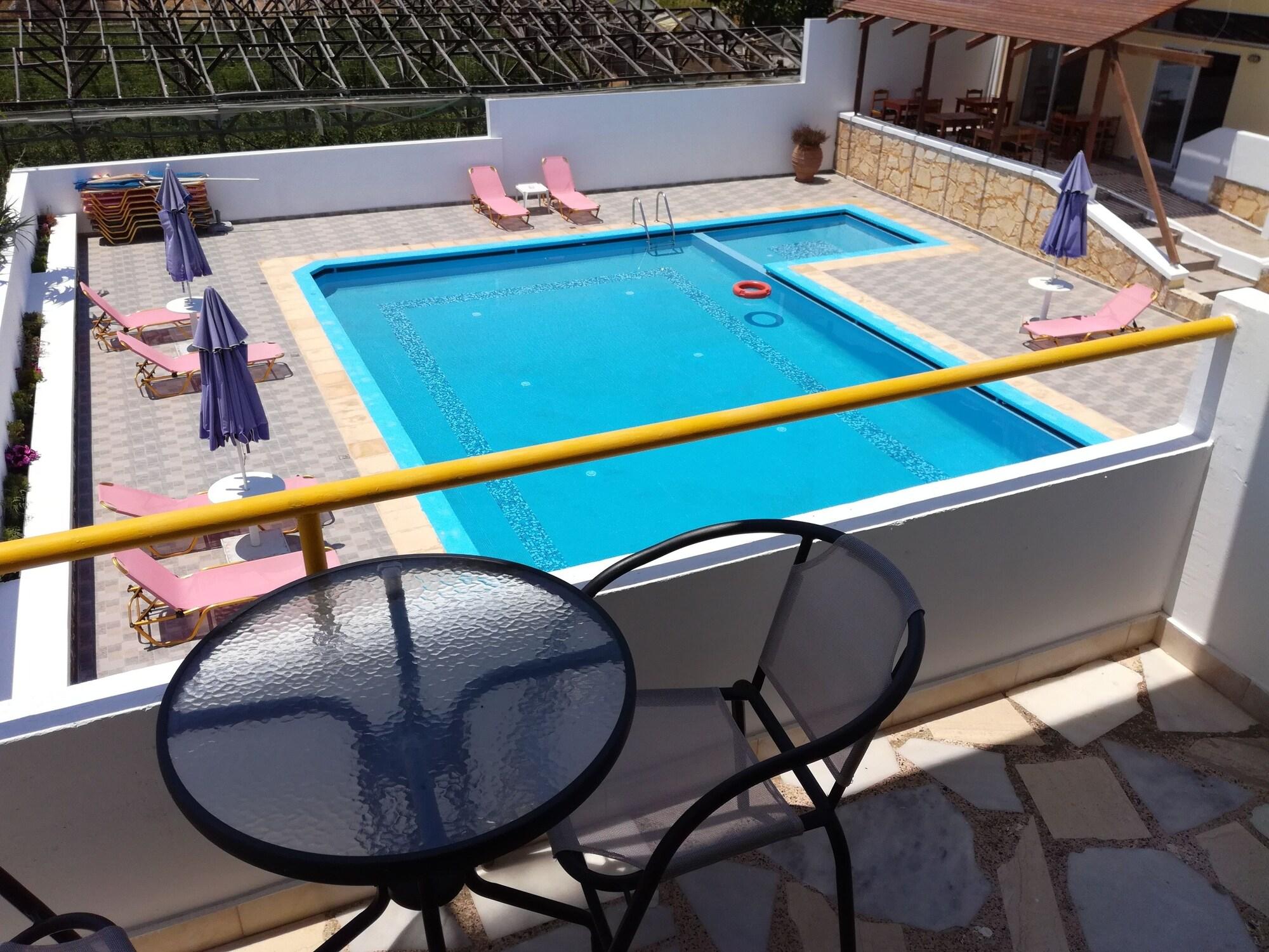 Vista Piscina Karmi Studios & Apartments