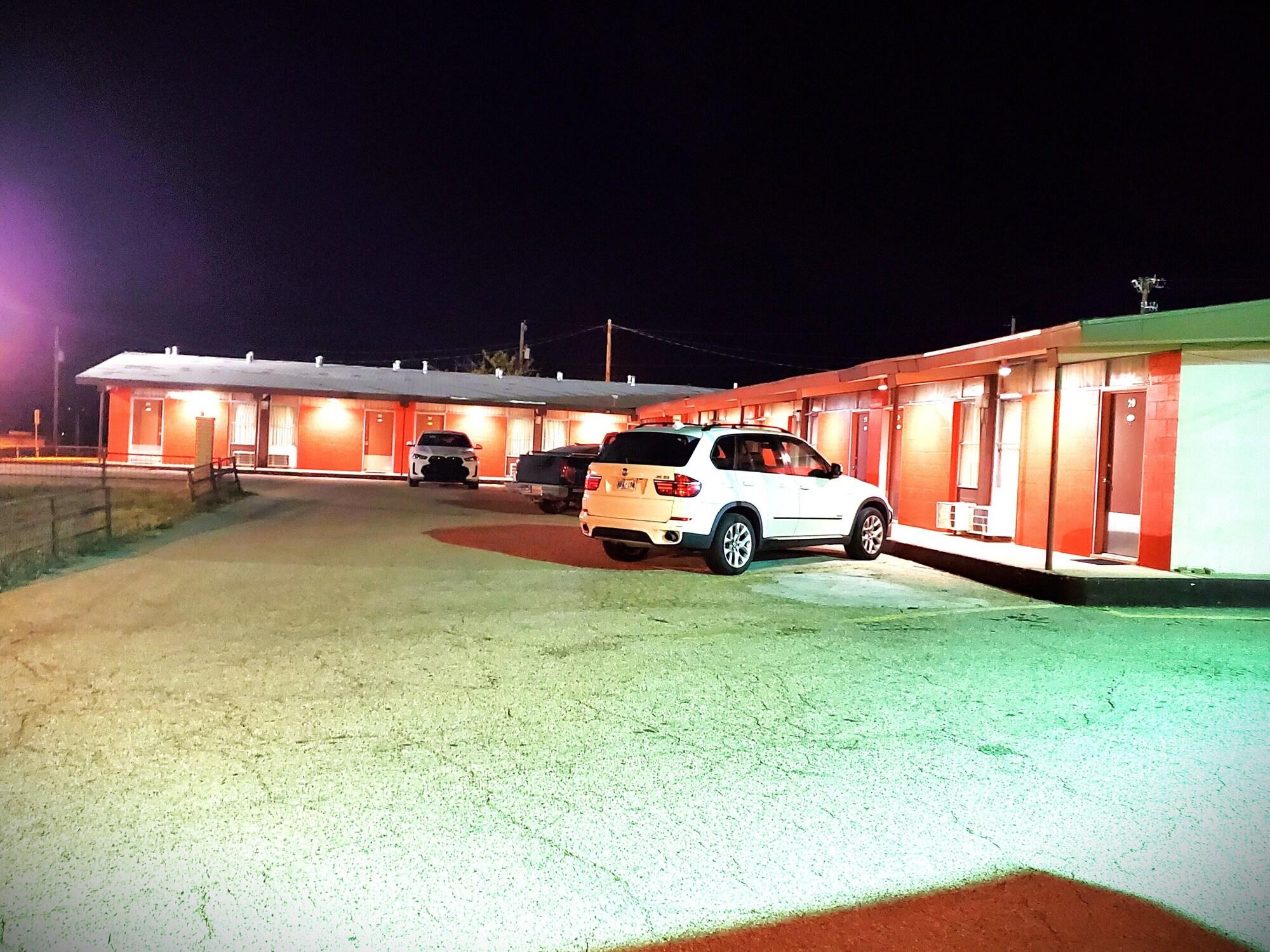 Varios Holiday Host Motel & RV Park