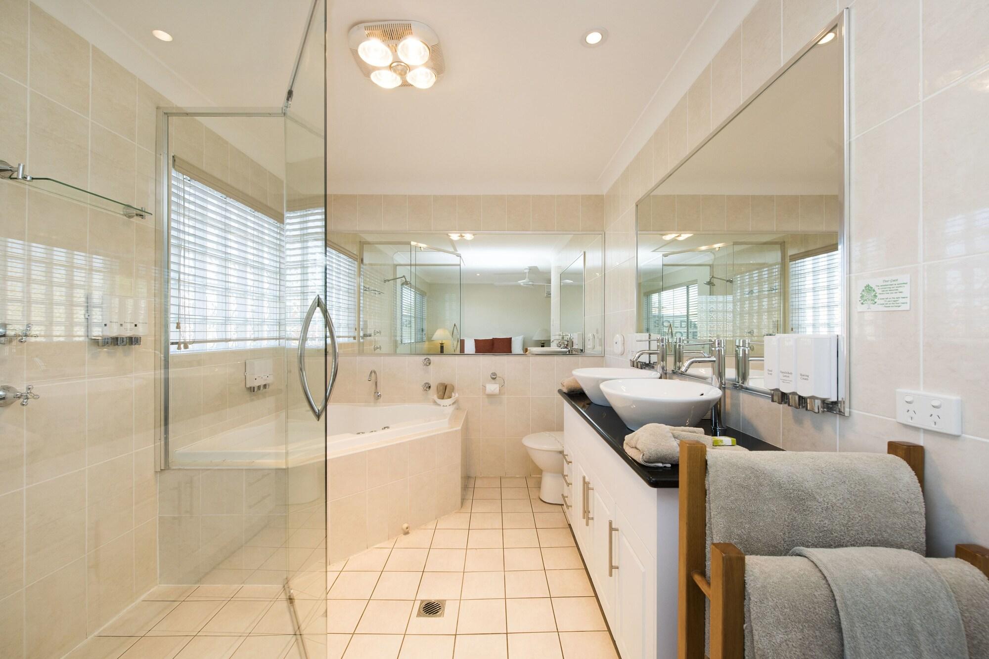 Varios Soldiers Motel