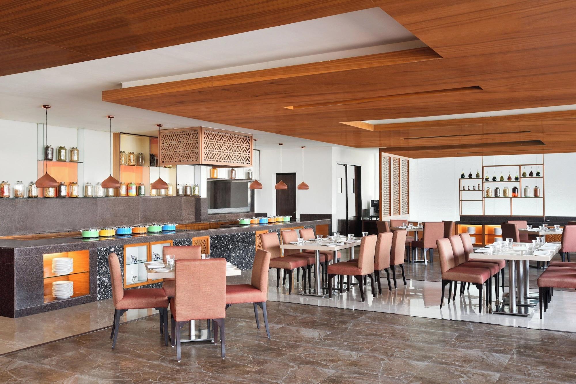 Restaurant Four Points by Sheraton Jaipur, City Square