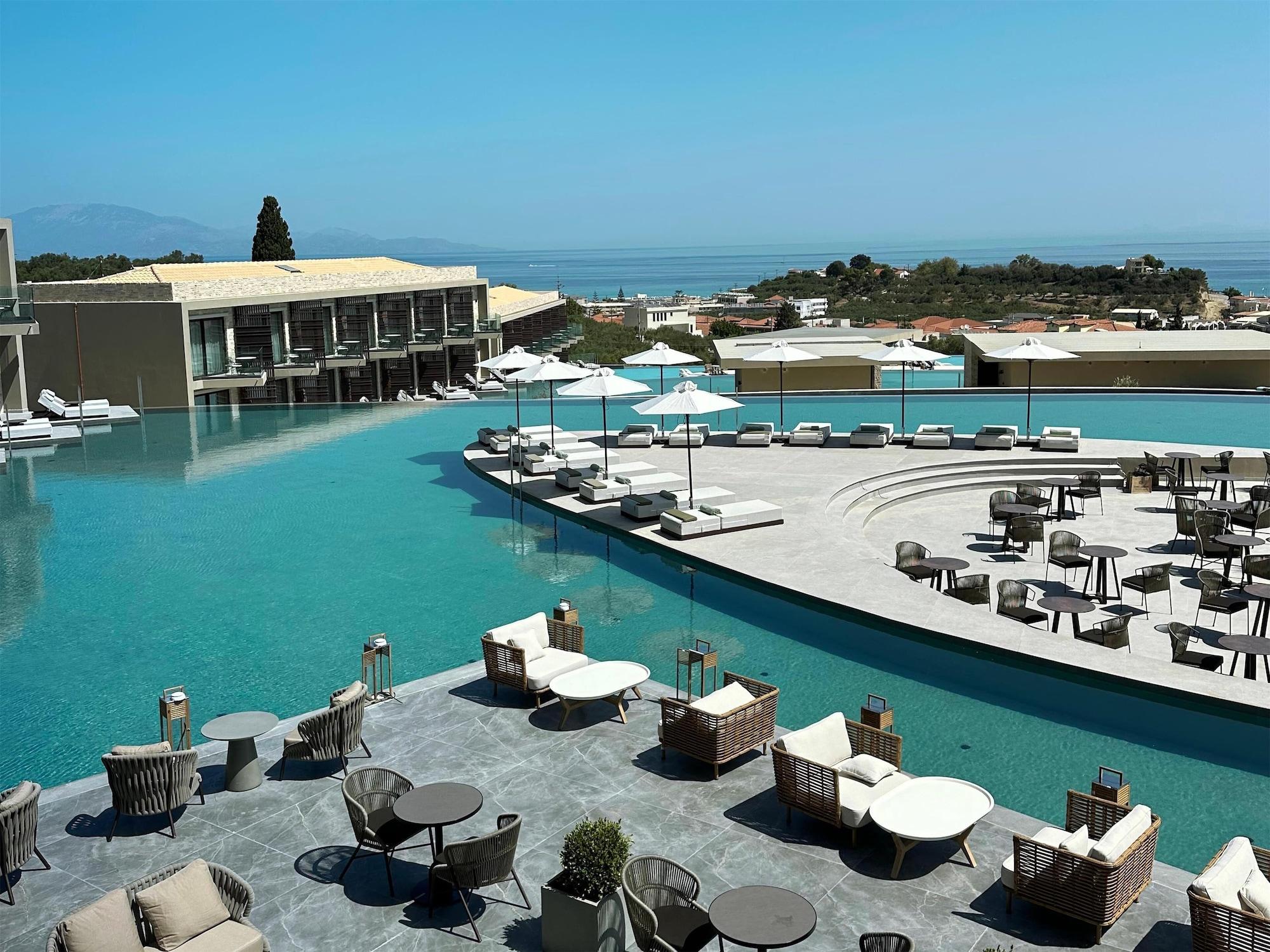 Vista Exterior King Jason Zante – Designed for Adults