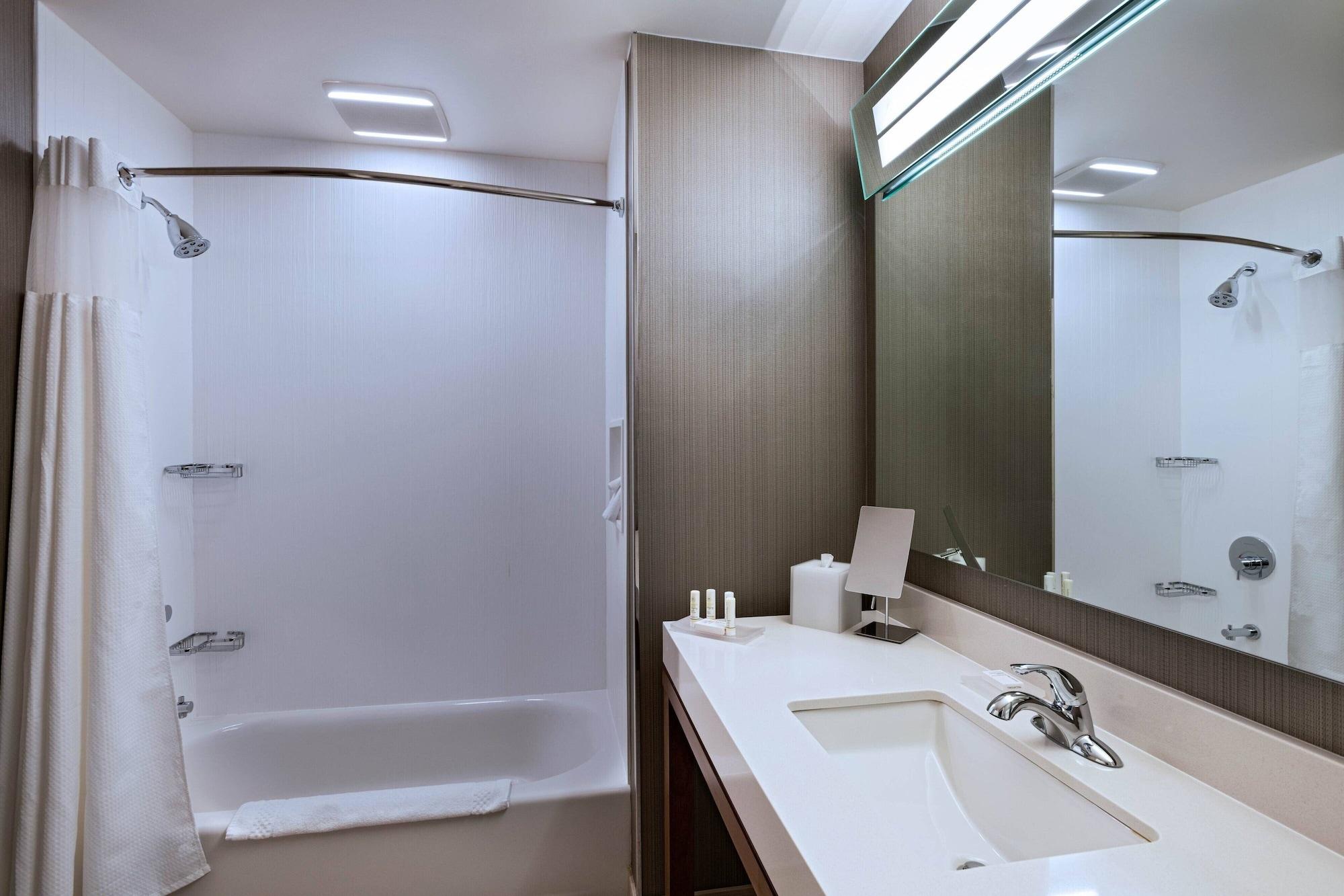 Equipamiento de Habitación Courtyard by Marriott Dallas Grand Prairie
