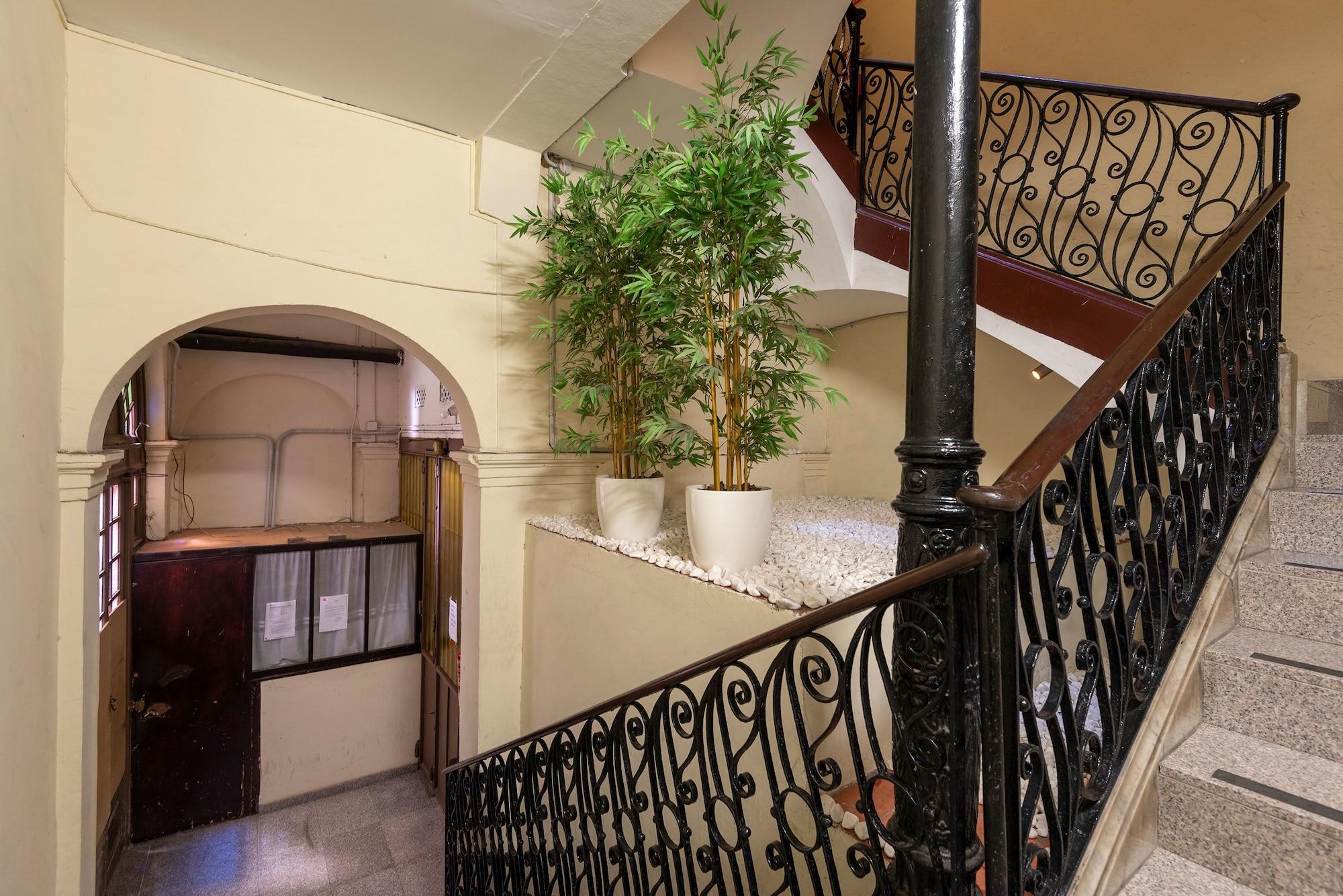 Varios Plaza Goya Rooms