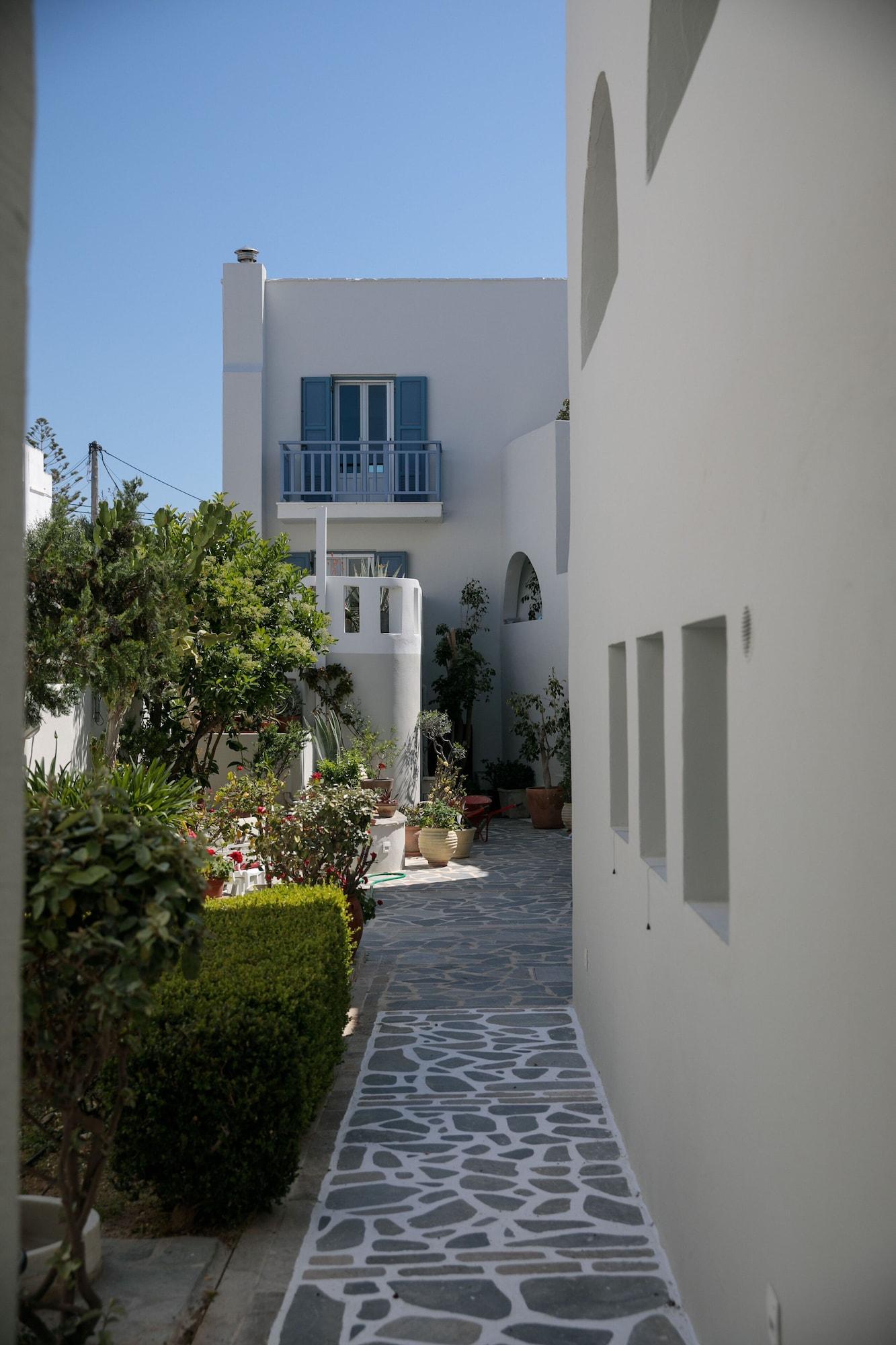 Vista Exterior Iria Beach art hotel