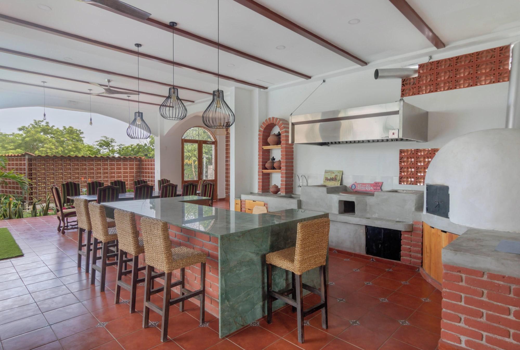 Bar/Salón Las Golondrinas El Zonte El Salvador