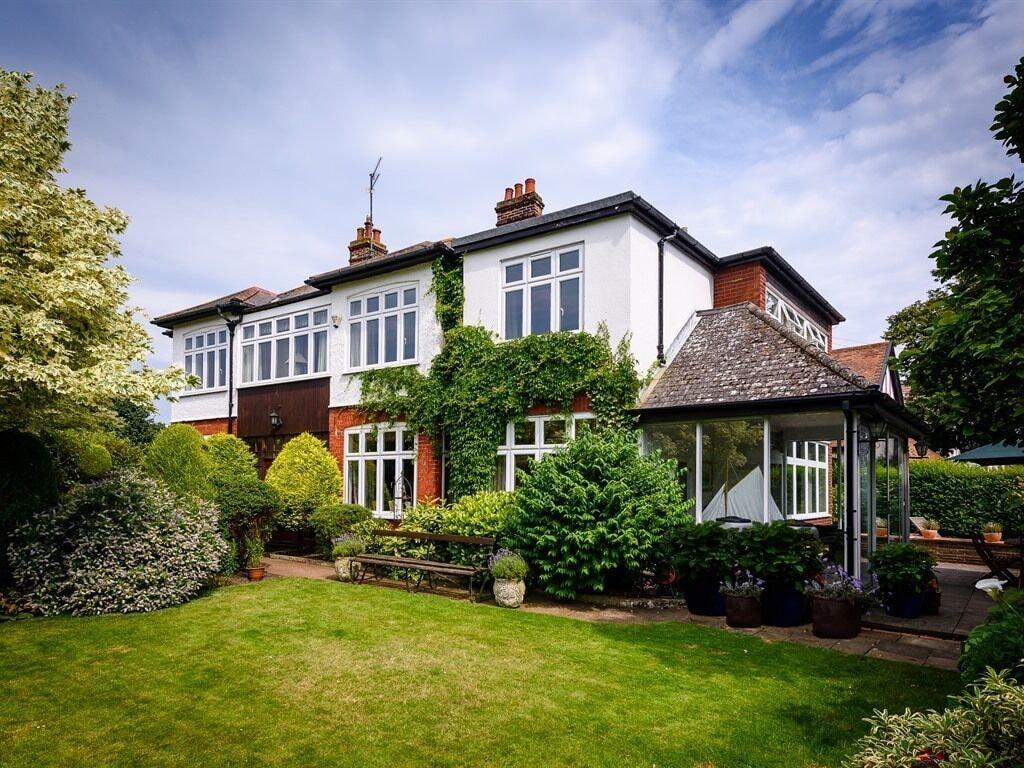Varios Barnard House