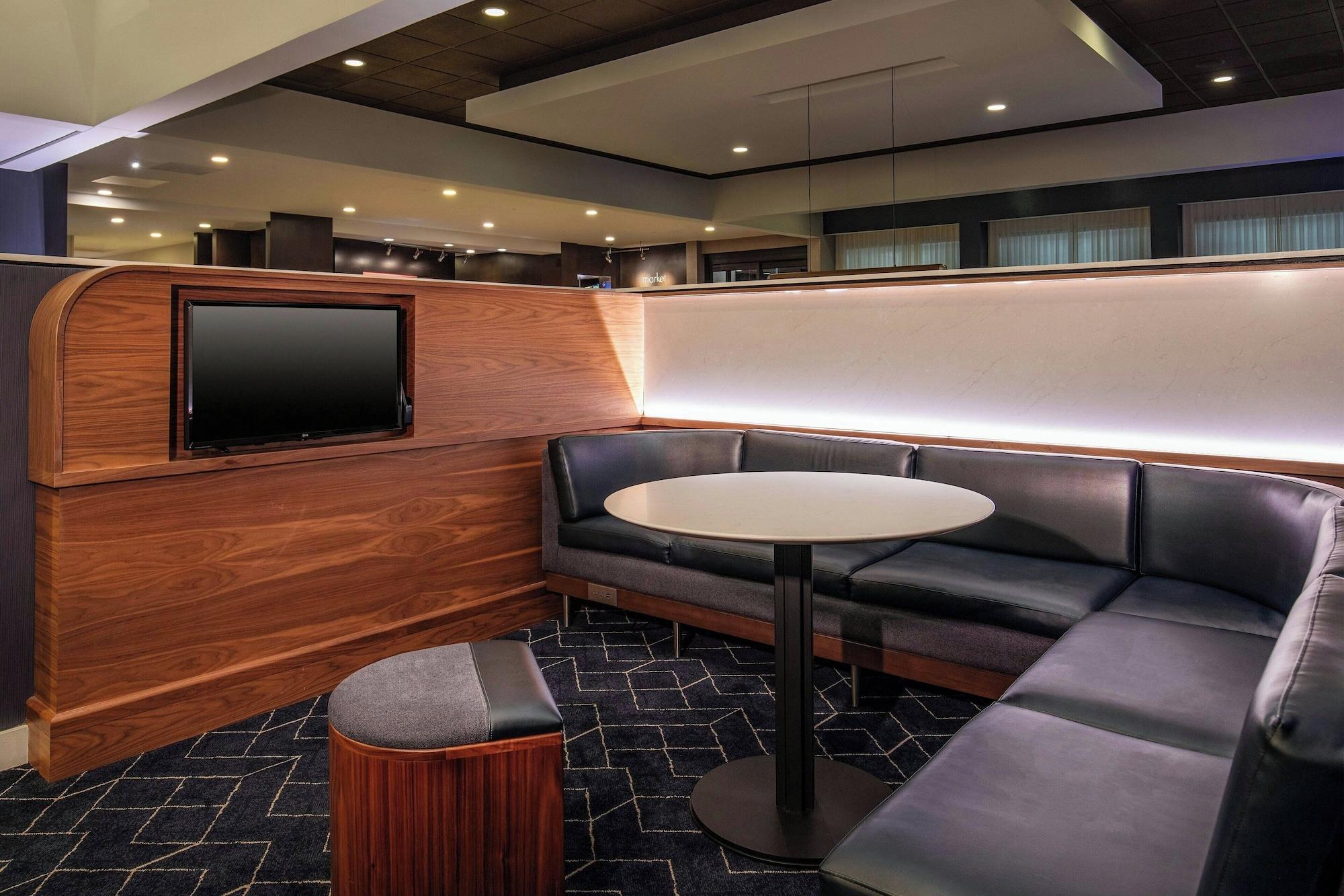 Vista Lobby Courtyard by Marriott Boston Andover