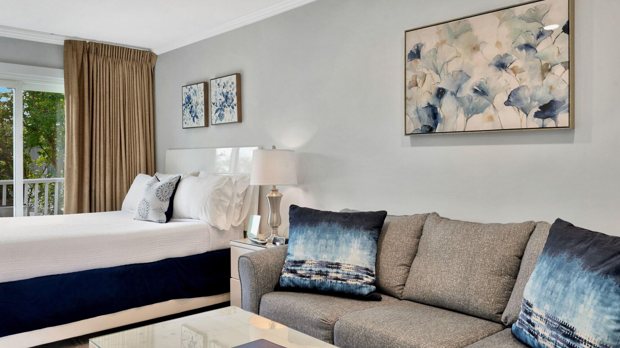 Varios East Hampton House Resort